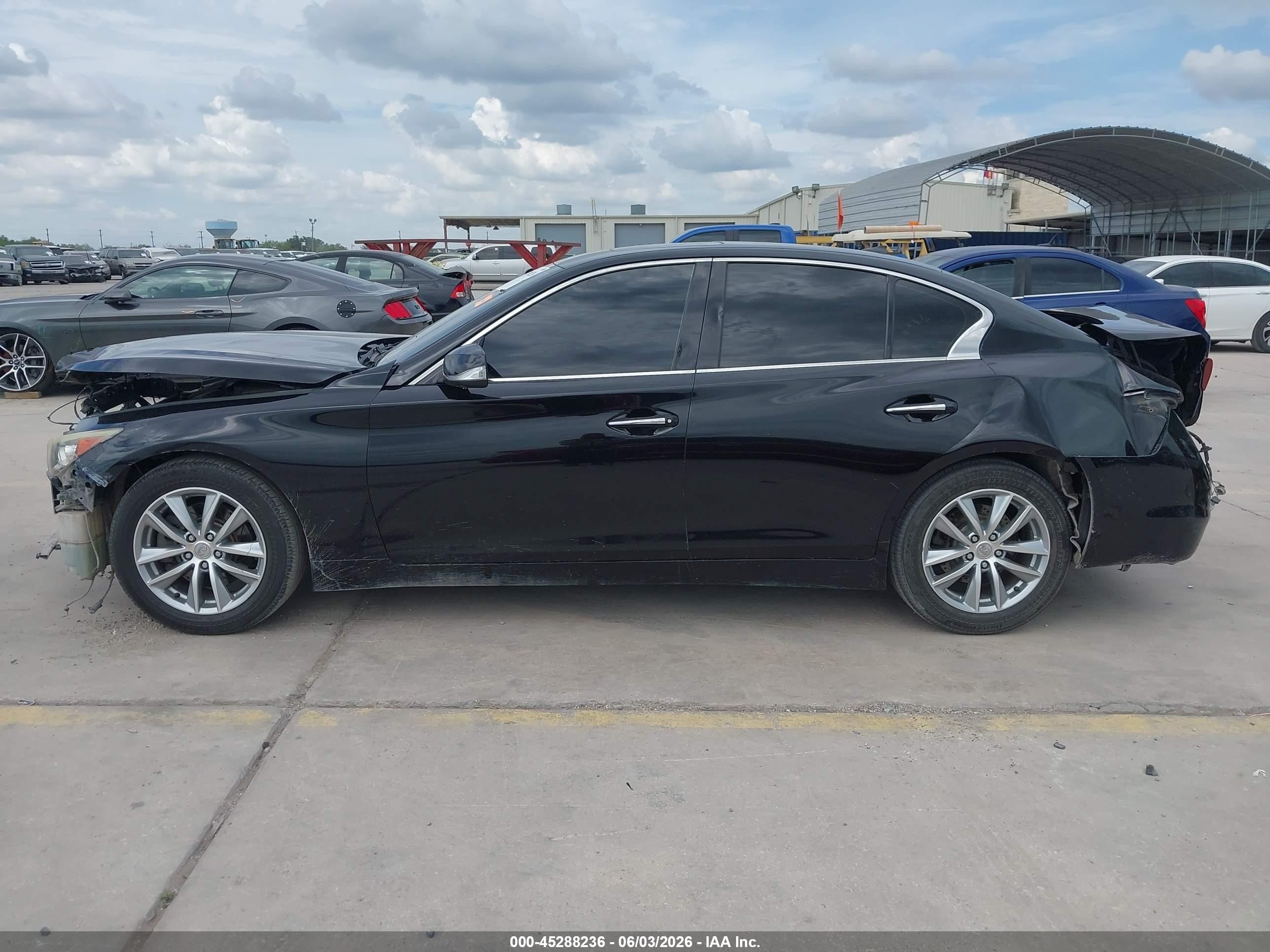 2015 Infiniti Q50 Premium Черный vin: JN1BV7AP8FM336742