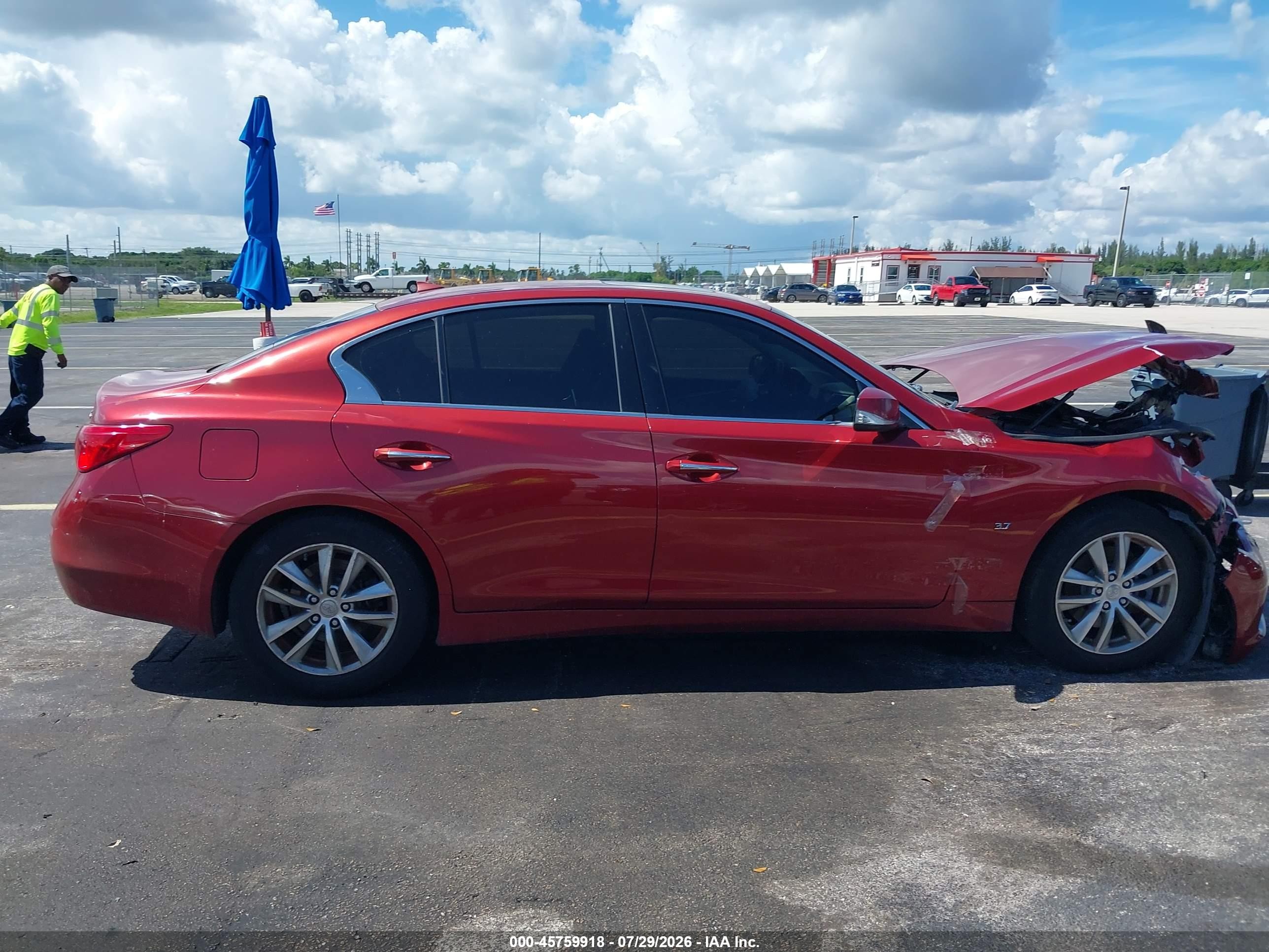 2015 Infiniti Q50 Premium/sport Красный vin: JN1BV7AP8FM337552