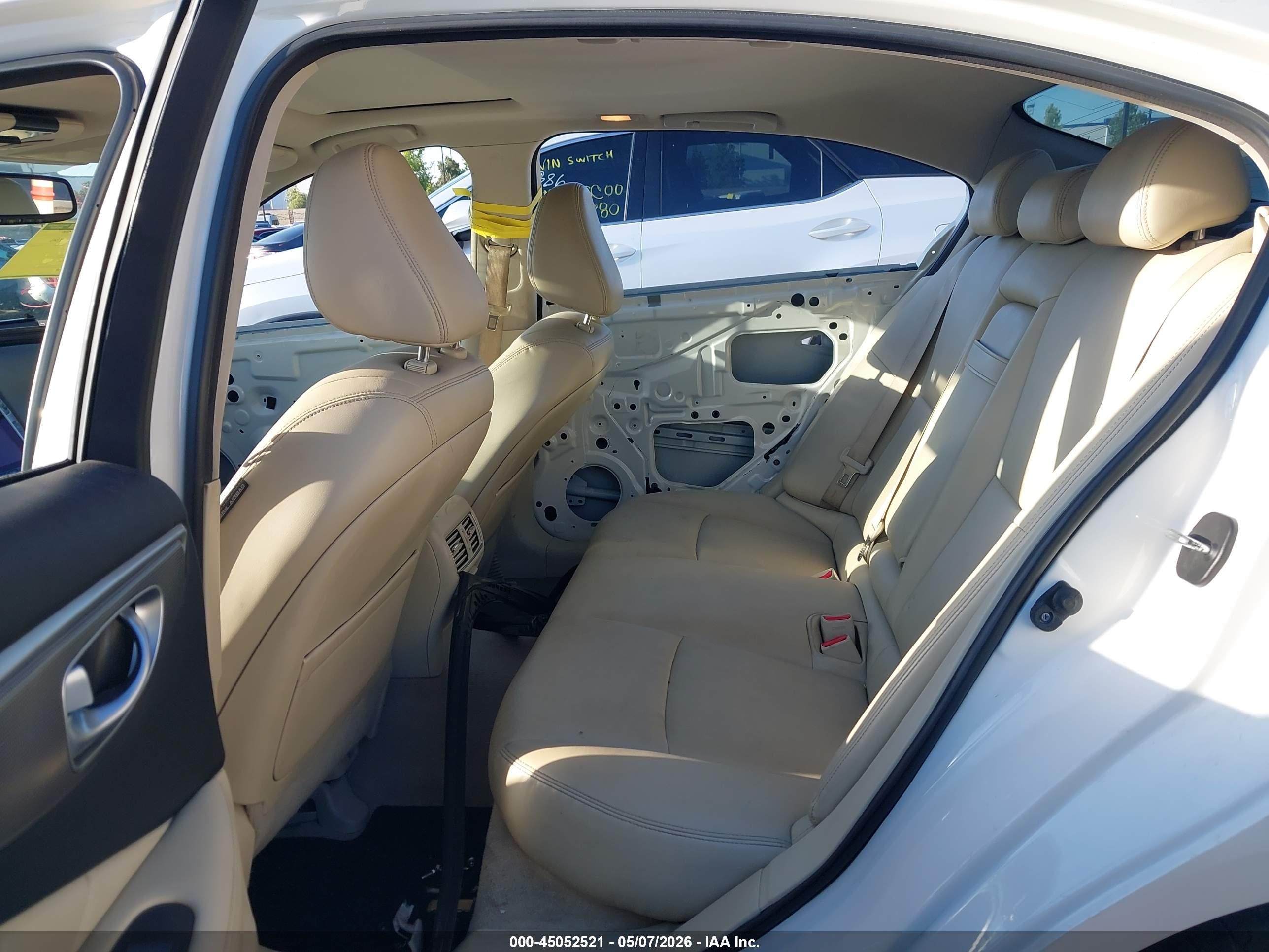 2015 Infiniti Q50 Premium White vin: JN1BV7AP8FM344713