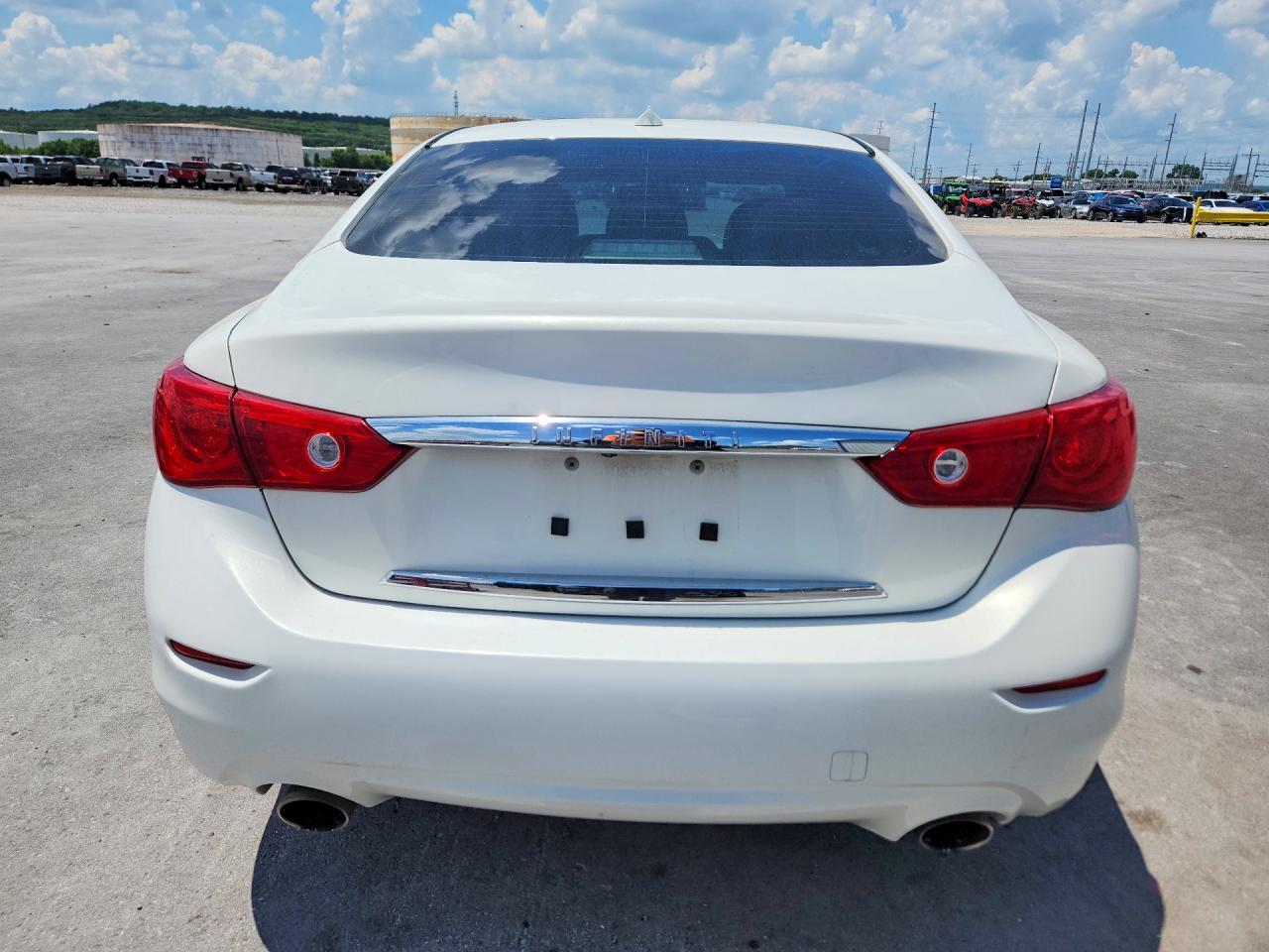 2015 Infiniti Q50 Premium White vin: JN1BV7AP8FM353802
