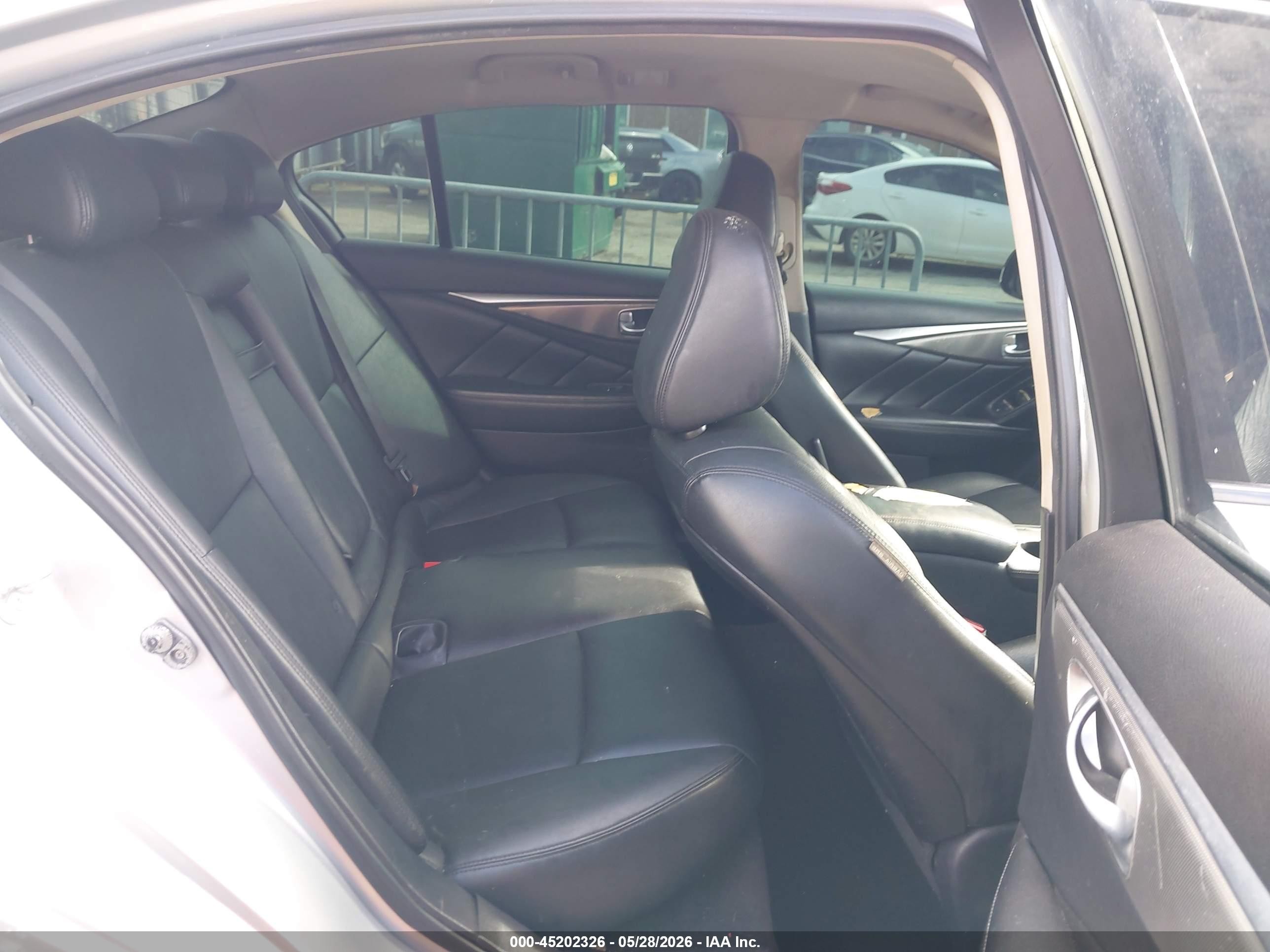 2015 Infiniti Q50   Серебряный vin: JN1BV7AP8FM358918