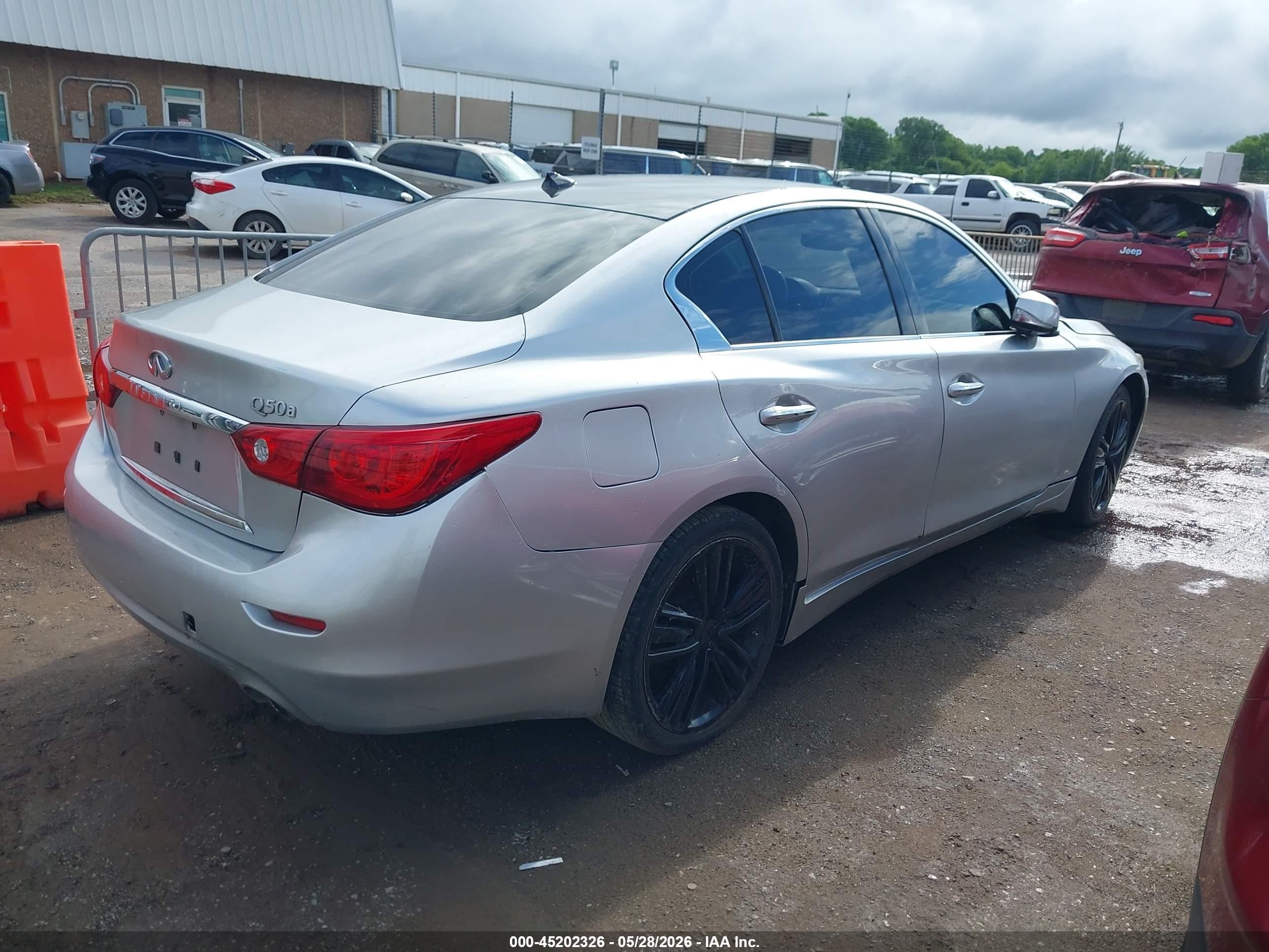 2015 Infiniti Q50   Серебряный vin: JN1BV7AP8FM358918