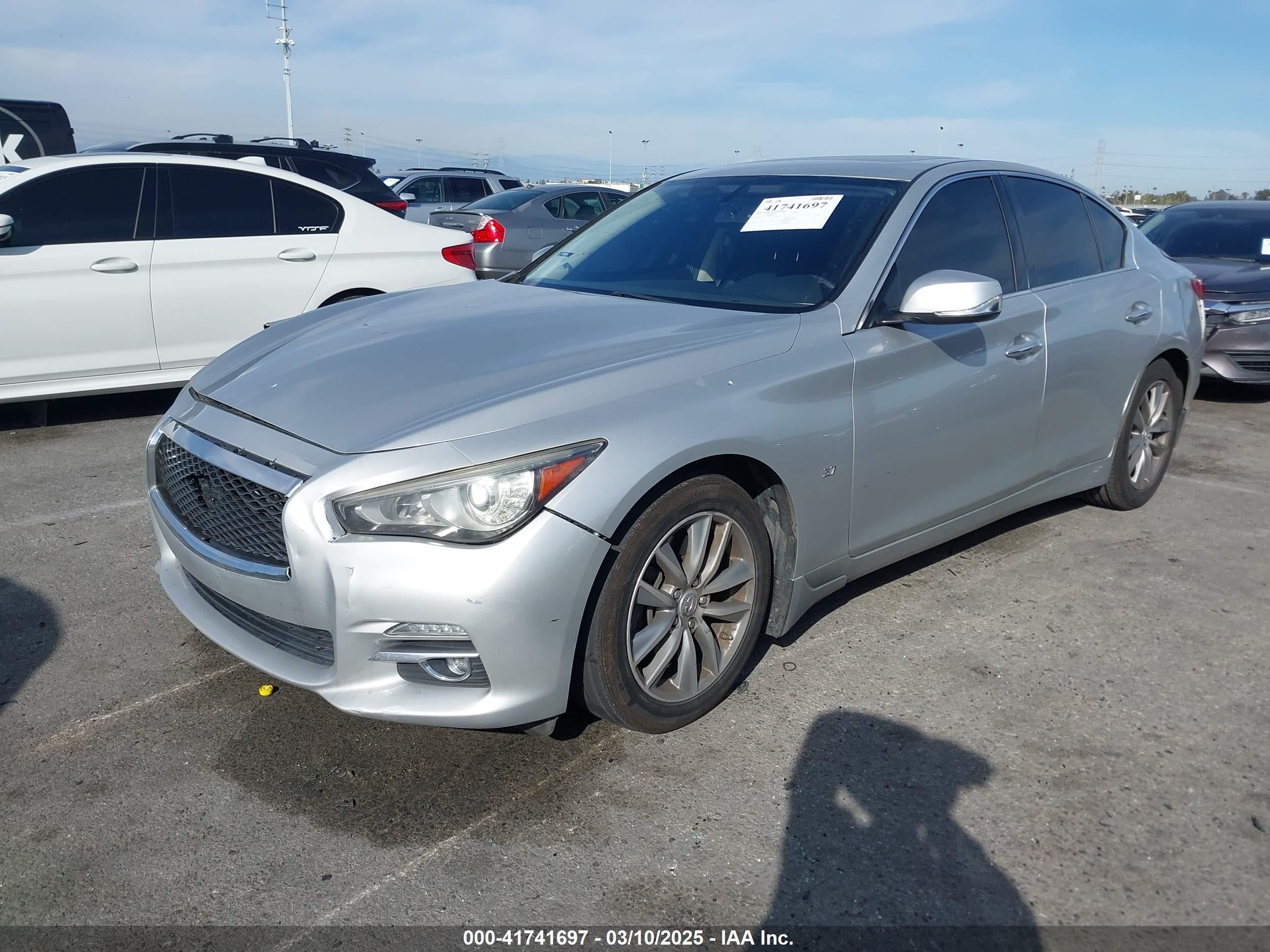 2014 Infiniti Q50 Premium Silver vin: JN1BV7AP9EM674097