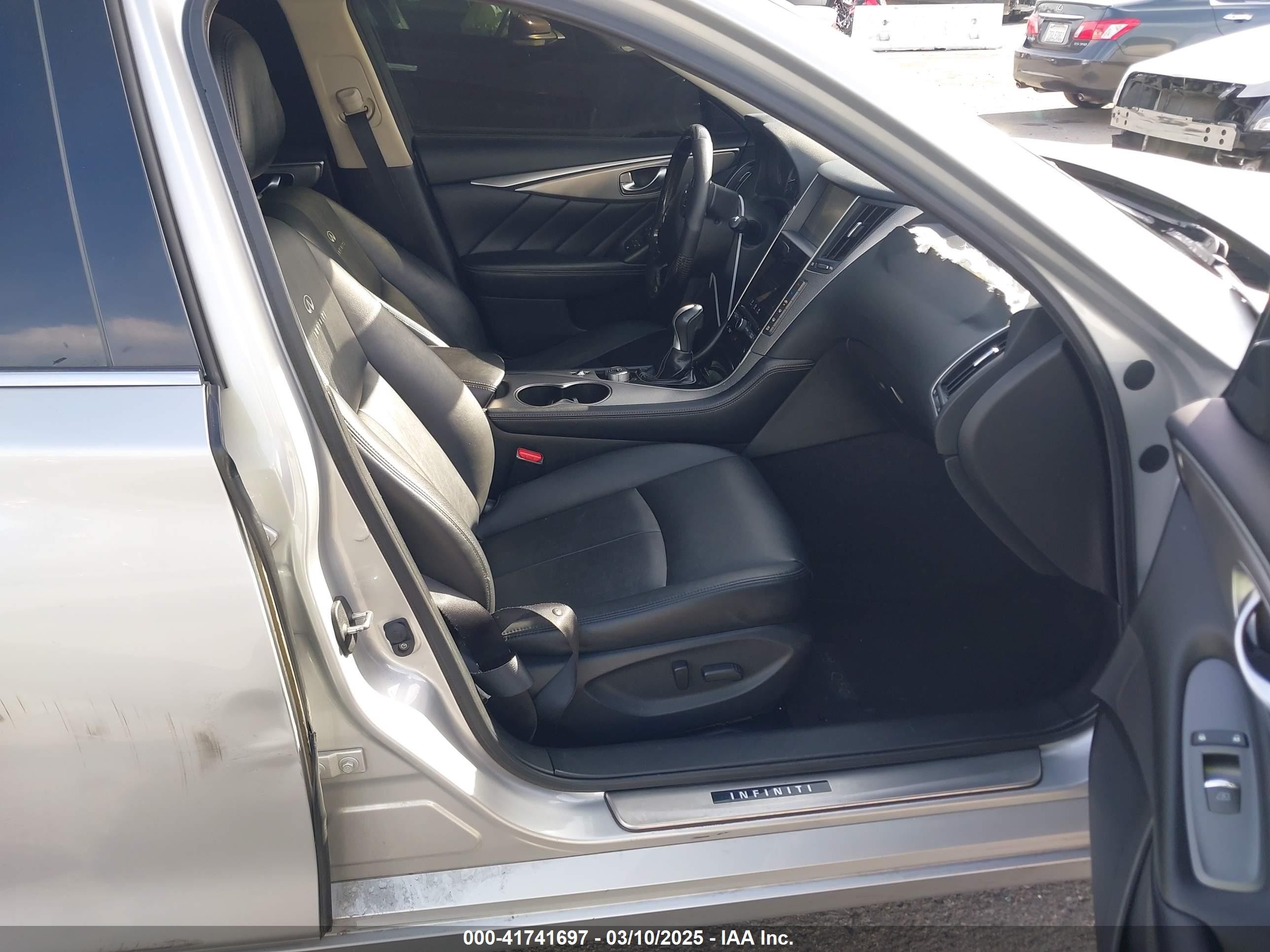 2014 Infiniti Q50 Premium Silver vin: JN1BV7AP9EM674097