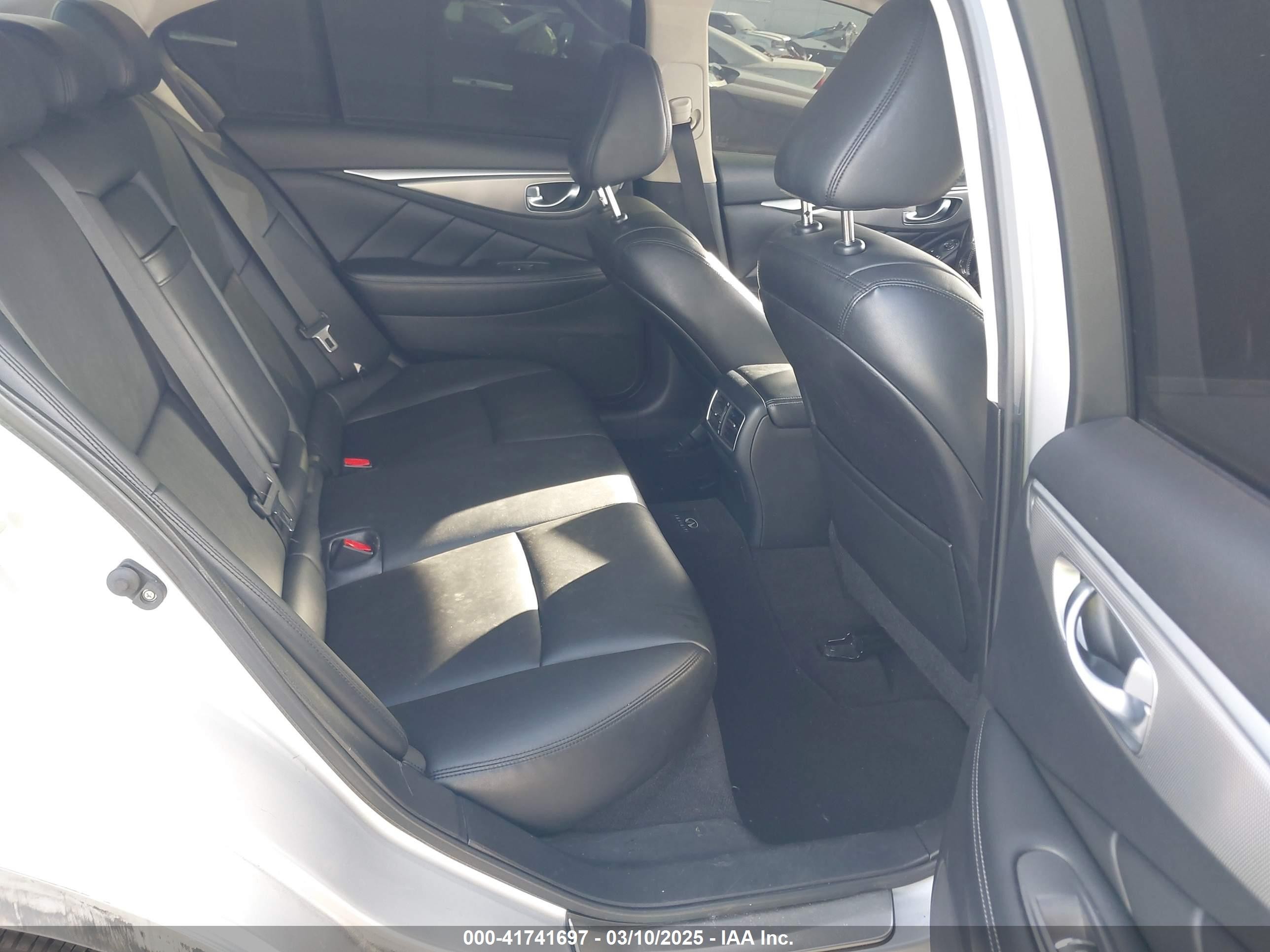 2014 Infiniti Q50 Premium Silver vin: JN1BV7AP9EM674097