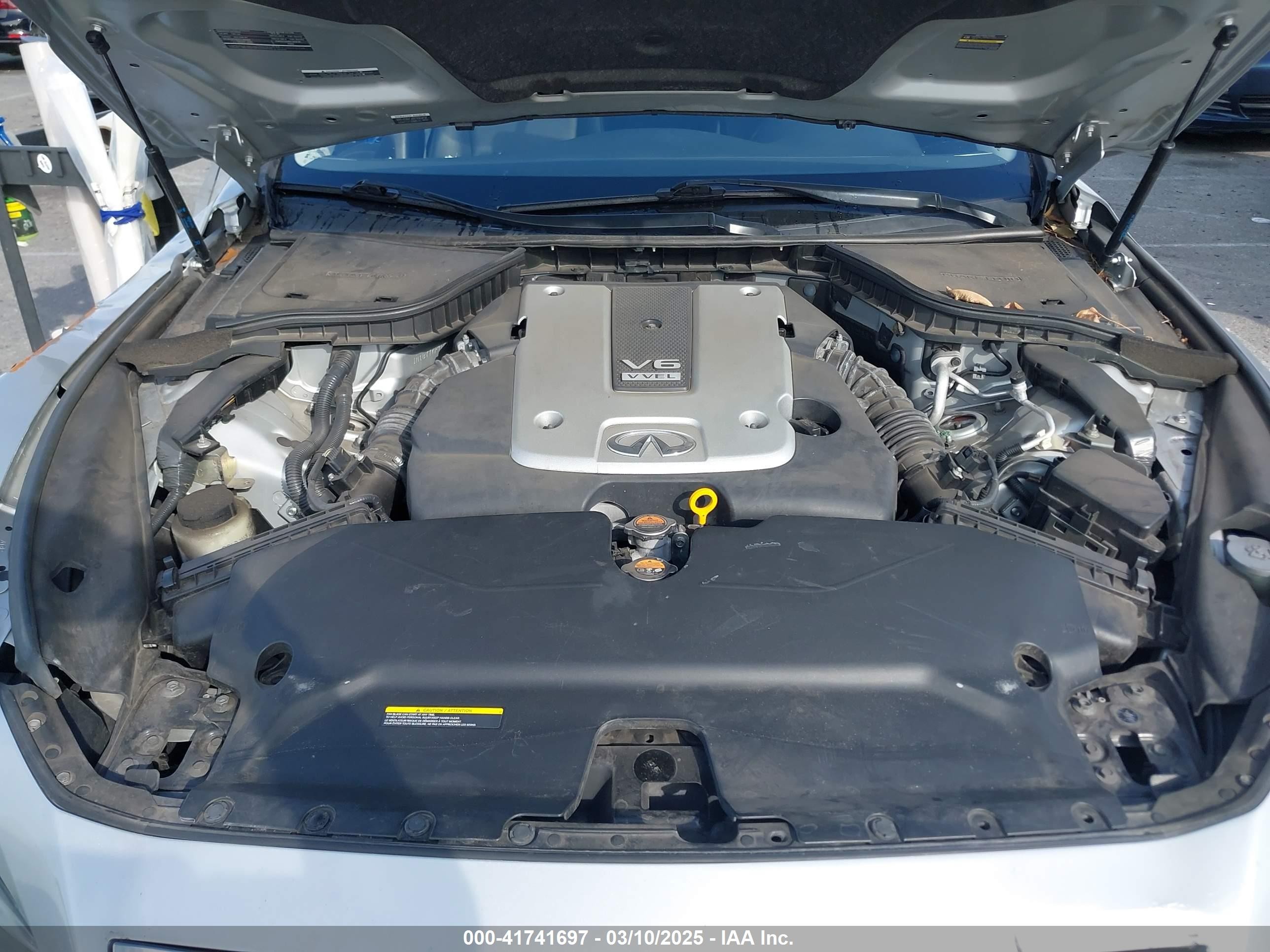 2014 Infiniti Q50 Premium Silver vin: JN1BV7AP9EM674097