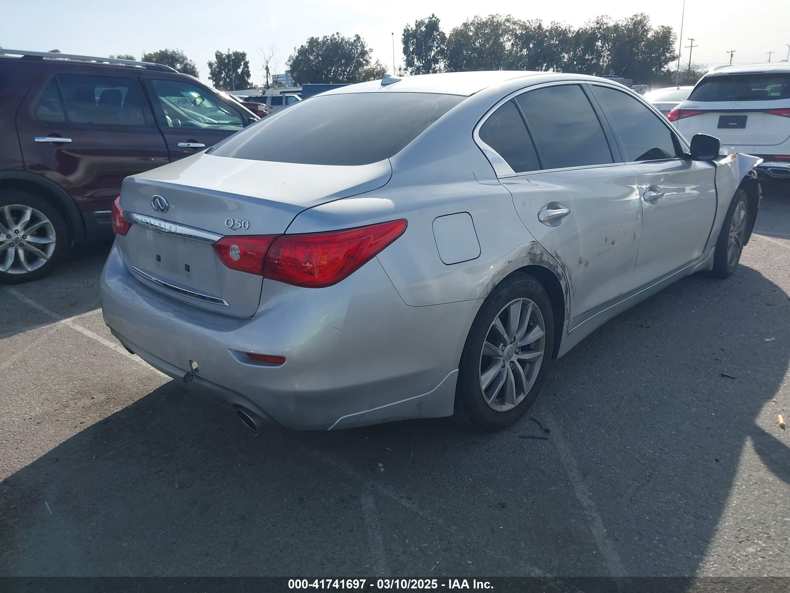 2014 Infiniti Q50 Premium Silver vin: JN1BV7AP9EM674097