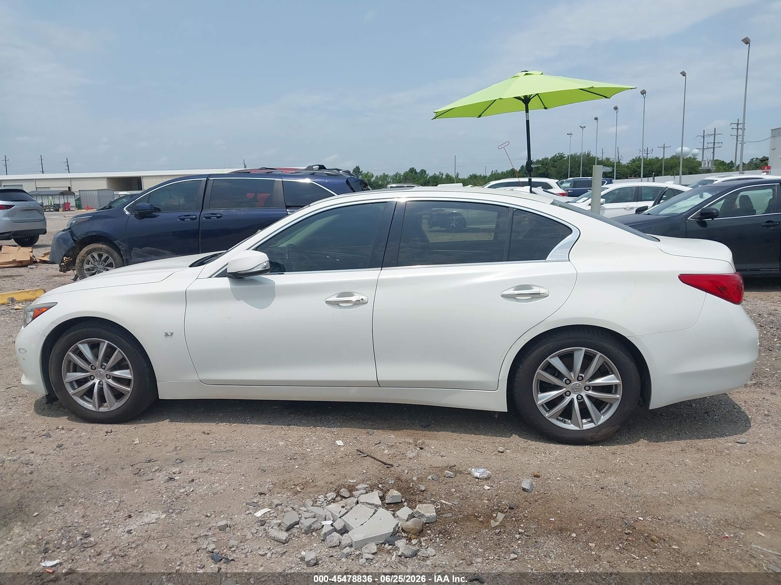 2015 Infiniti Q50 Premium White vin: JN1BV7AP9FM343733