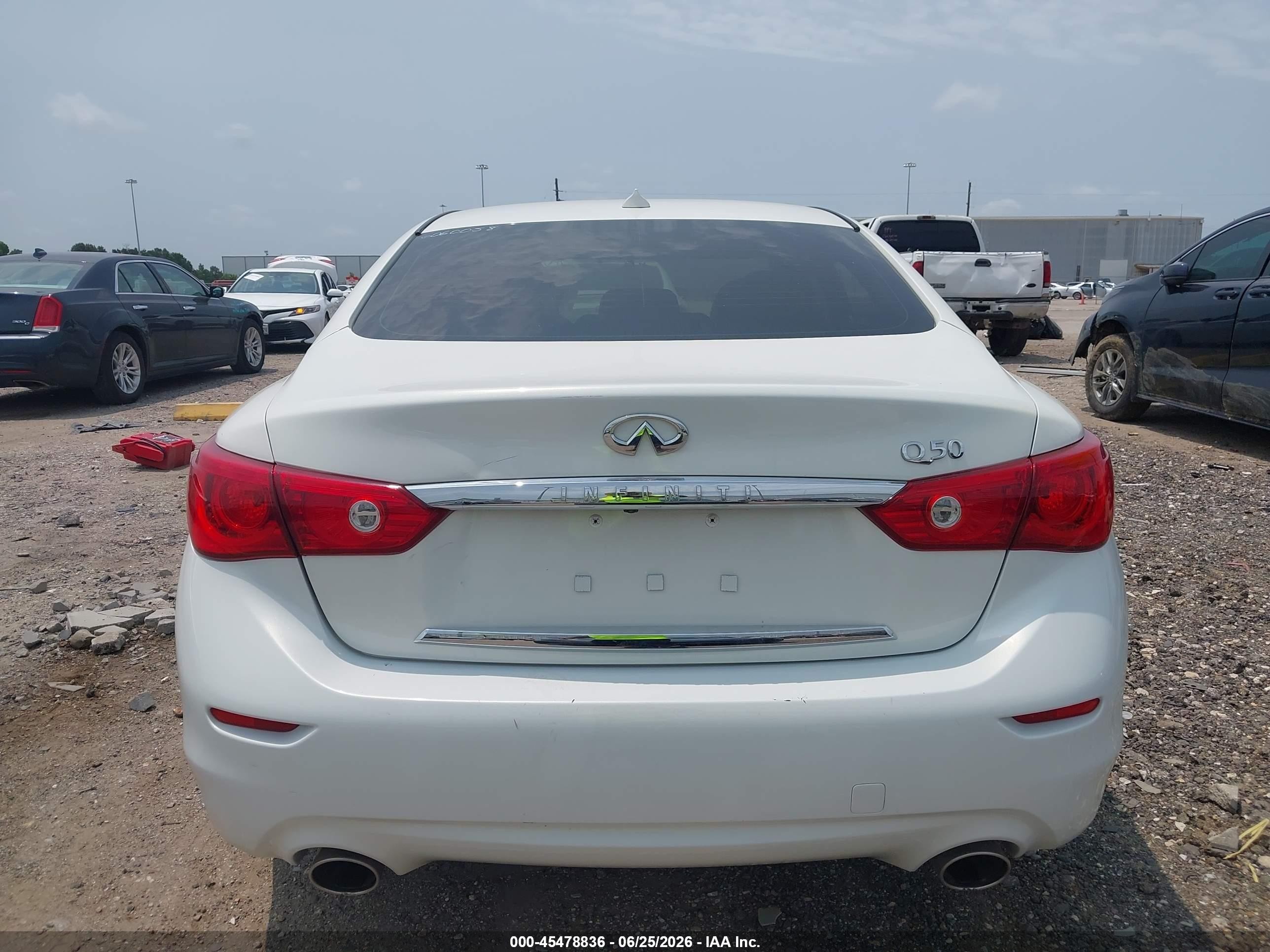 2015 Infiniti Q50 Premium White vin: JN1BV7AP9FM343733