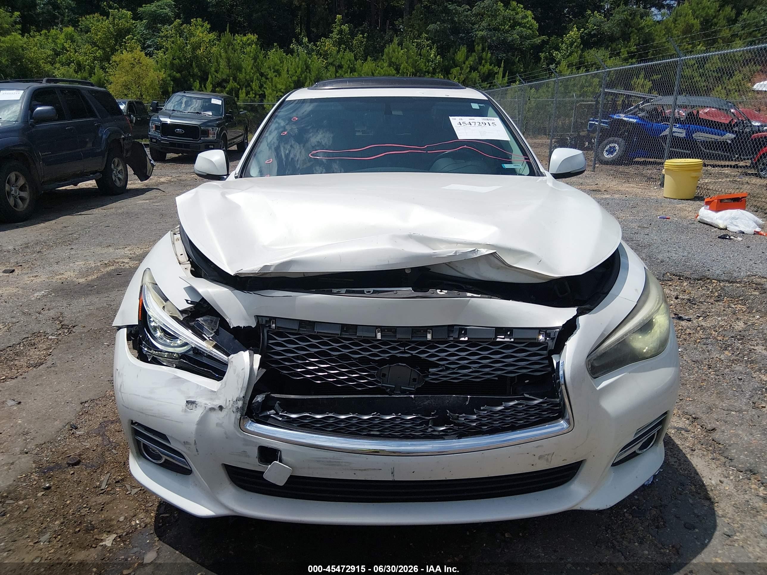 2015 Infiniti Q50 Premium Белый vin: JN1BV7AP9FM343764