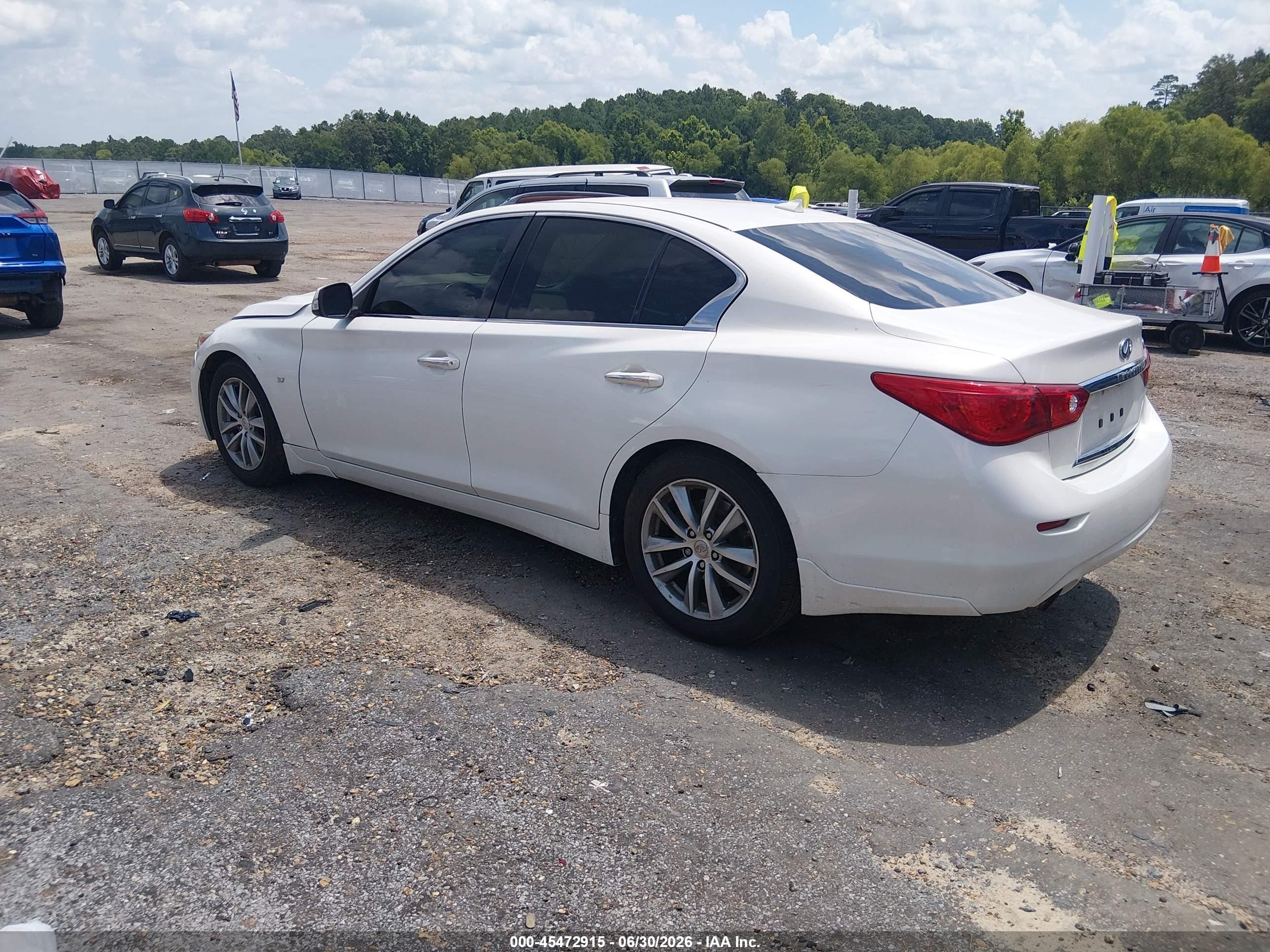 2015 Infiniti Q50 Premium Белый vin: JN1BV7AP9FM343764