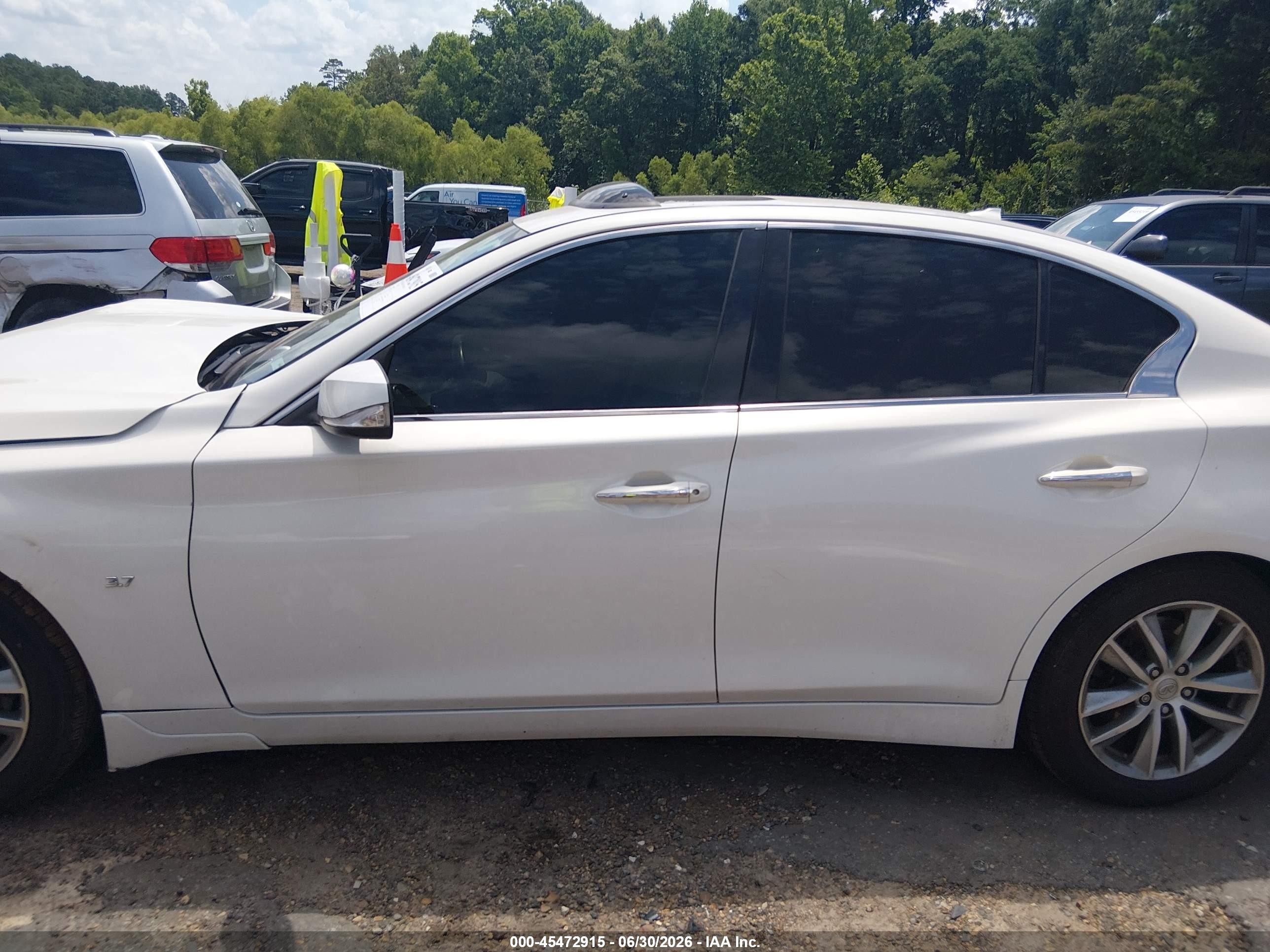 2015 Infiniti Q50 Premium Белый vin: JN1BV7AP9FM343764