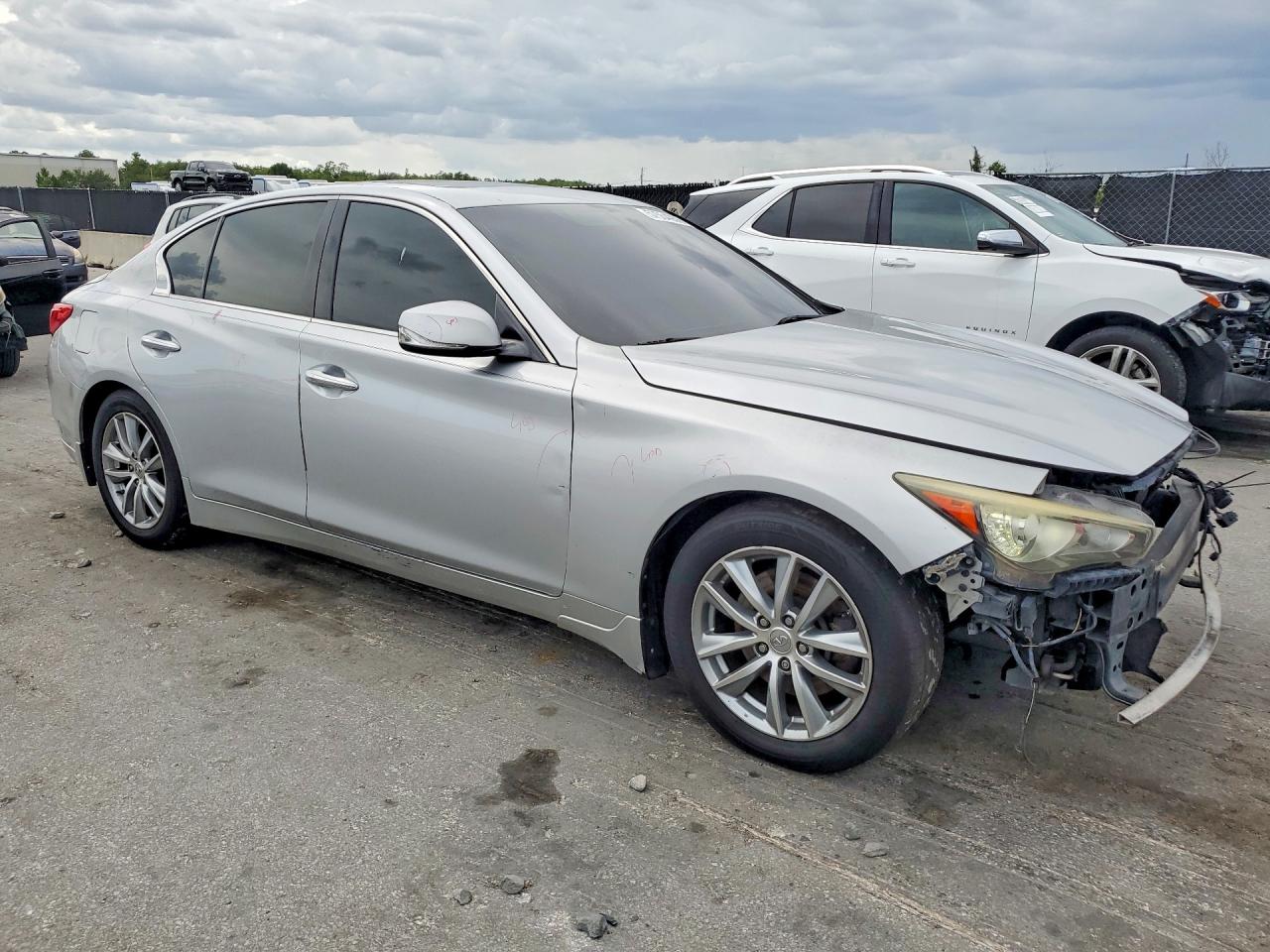 2015 Infiniti Q50 Premium Silver vin: JN1BV7AP9FM344915