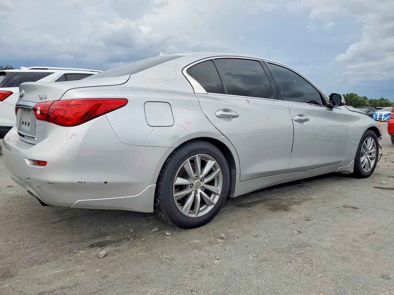 2015 Infiniti Q50 Premium Silver vin: JN1BV7AP9FM344915