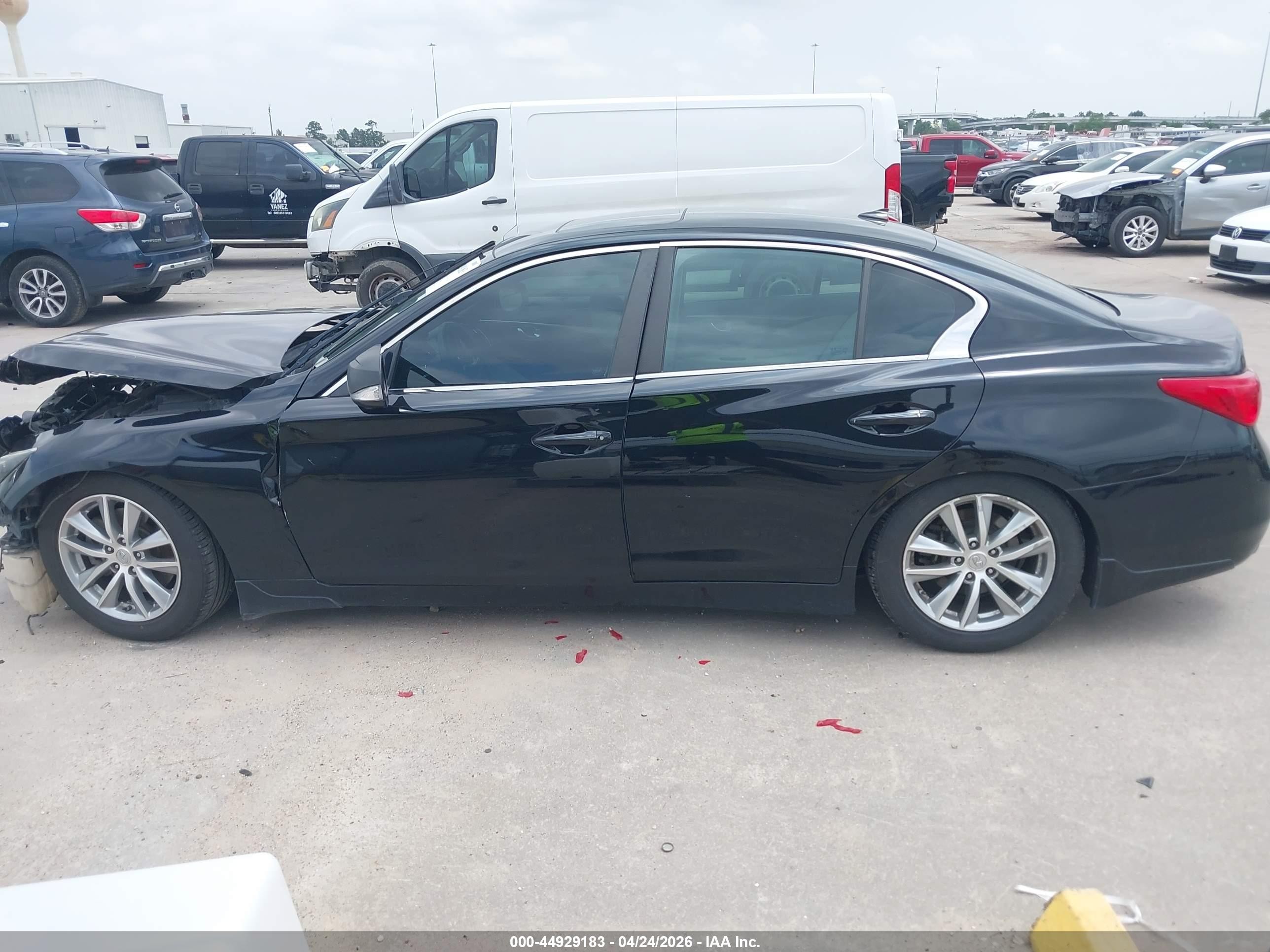 2015 Infiniti Q50 Premium Black vin: JN1BV7AP9FM349497