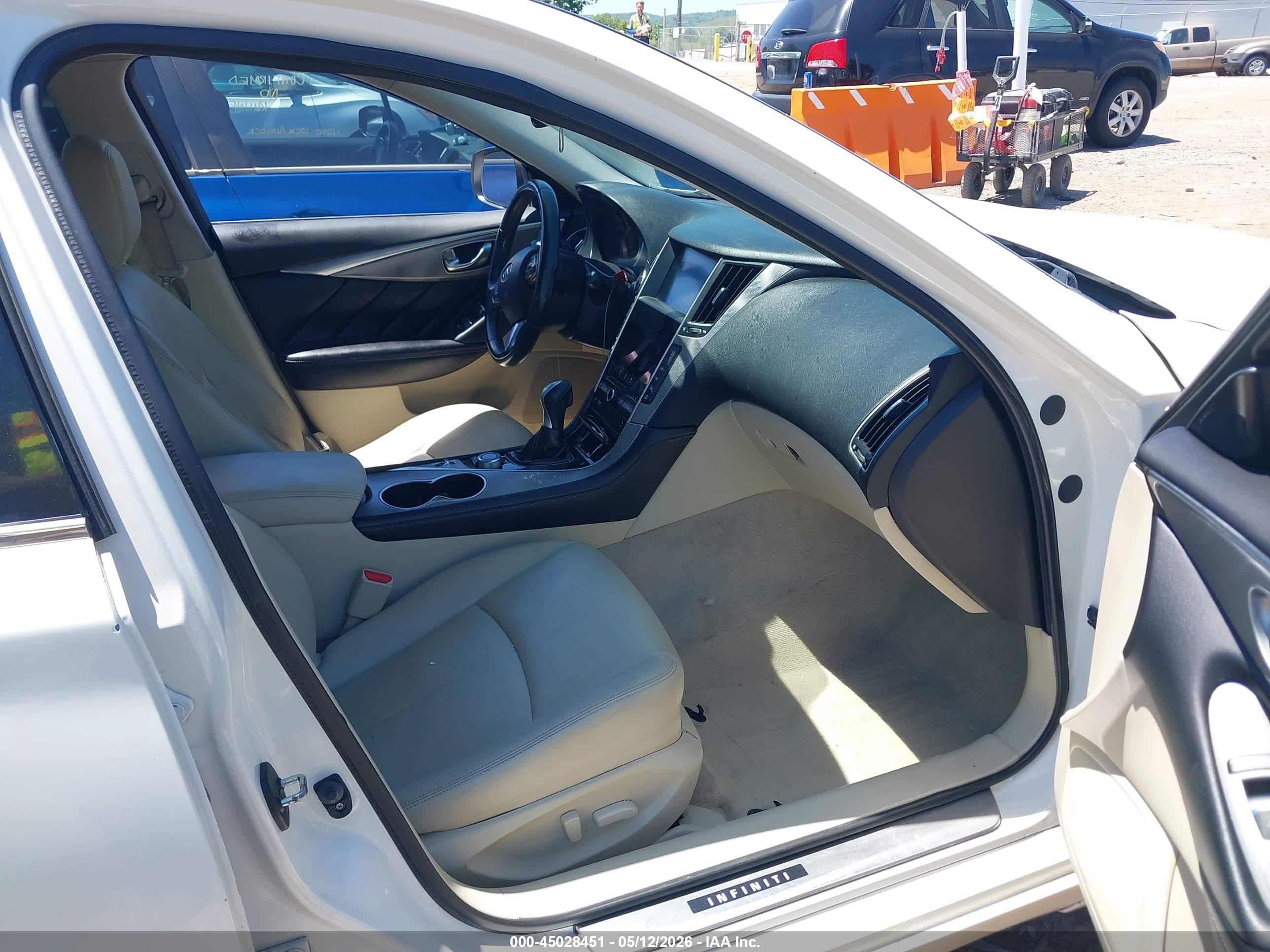2015 Infiniti Q50 Premium White vin: JN1BV7AP9FM349760