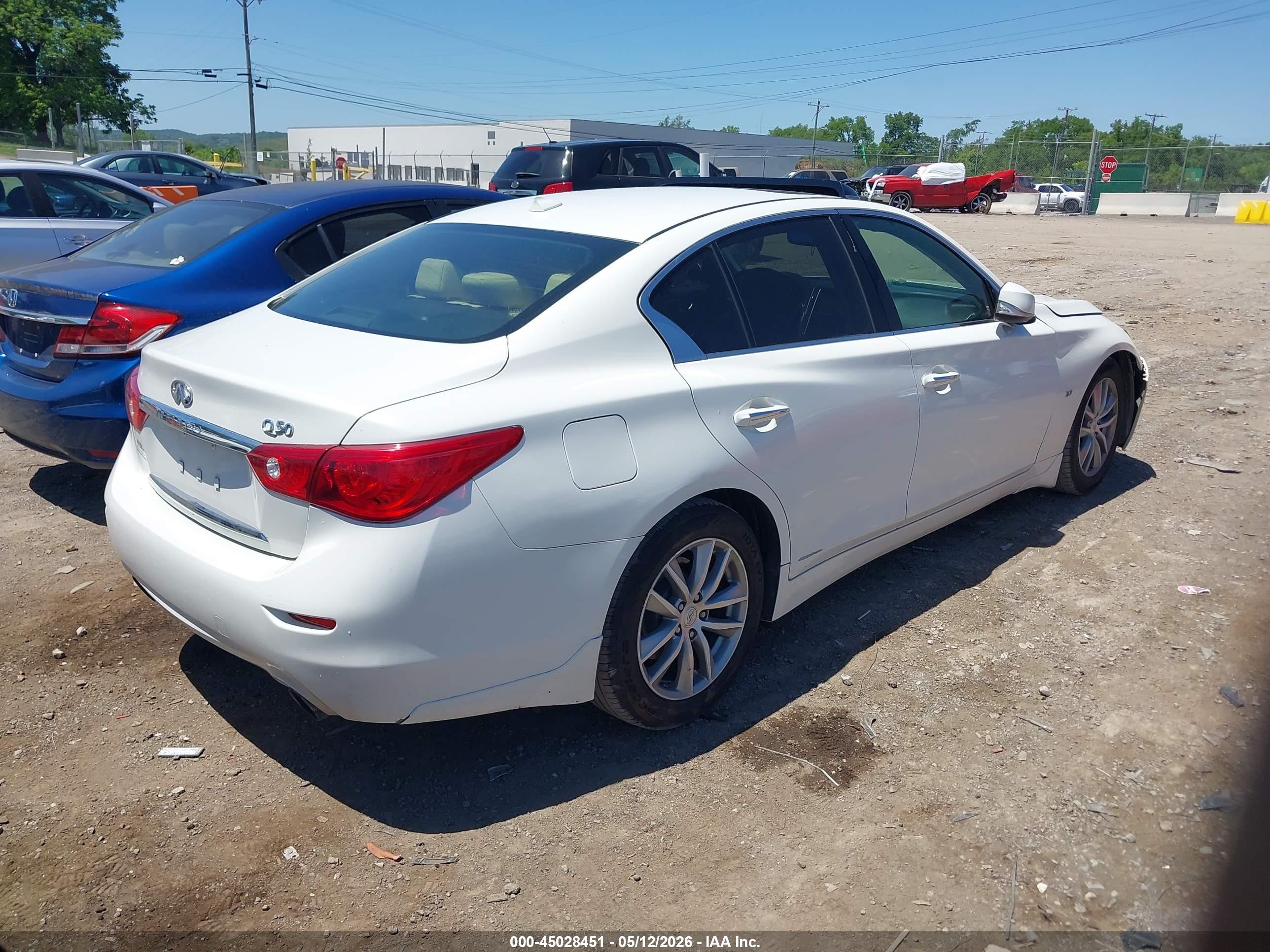 2015 Infiniti Q50 Premium White vin: JN1BV7AP9FM349760