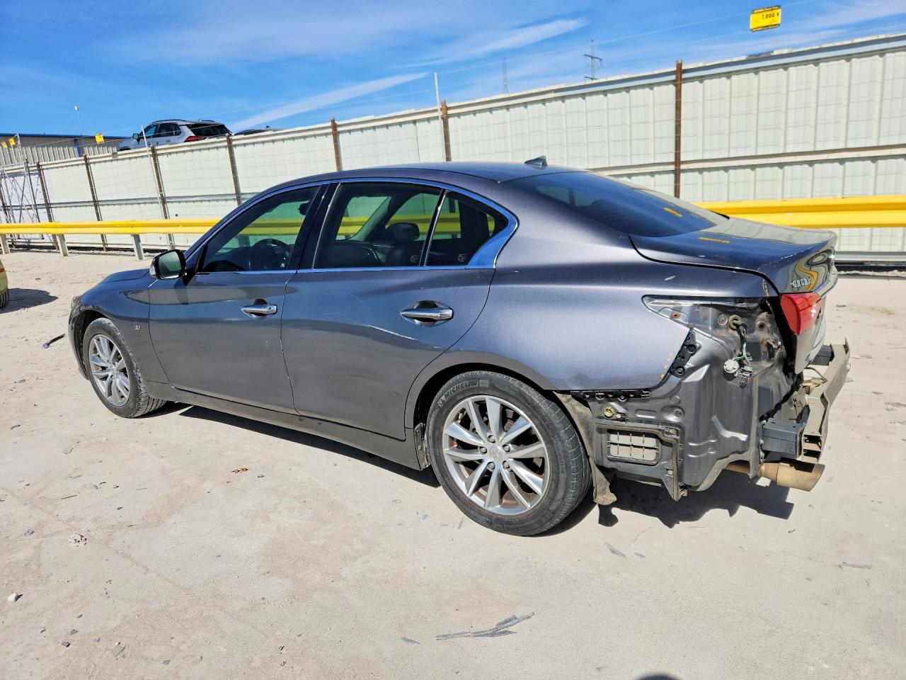 2015 Infiniti Uk Gray vin: JN1BV7AP9FM350178