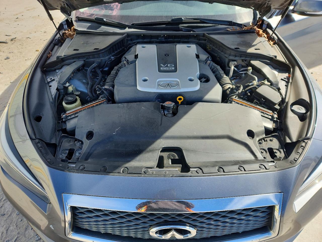 2015 Infiniti Uk Gray vin: JN1BV7AP9FM350178