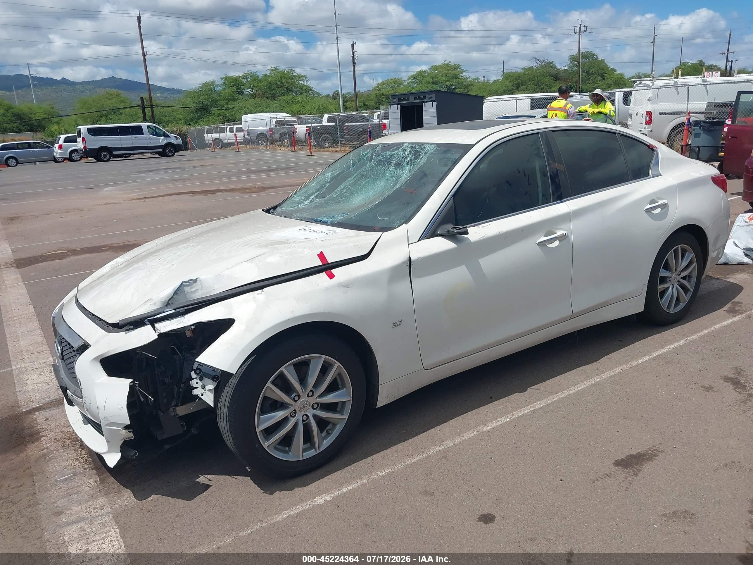 2015 Infiniti Q50 Premium White vin: JN1BV7AP9FM351945