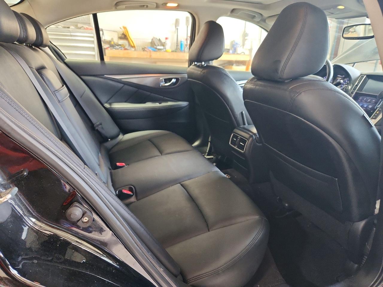 2014 Infiniti Q50 Base Black vin: JN1BV7APXEM671631