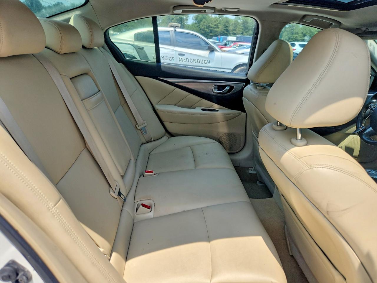 2014 Infiniti Q50 Base White vin: JN1BV7APXEM677896