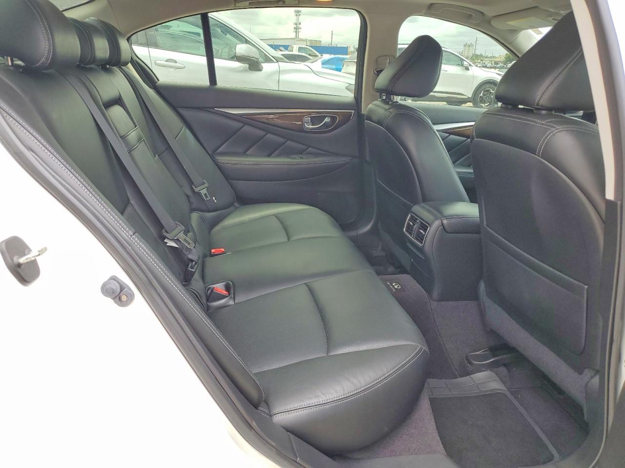 2014 Infiniti Q50 Premium Белый vin: JN1BV7APXEM693340