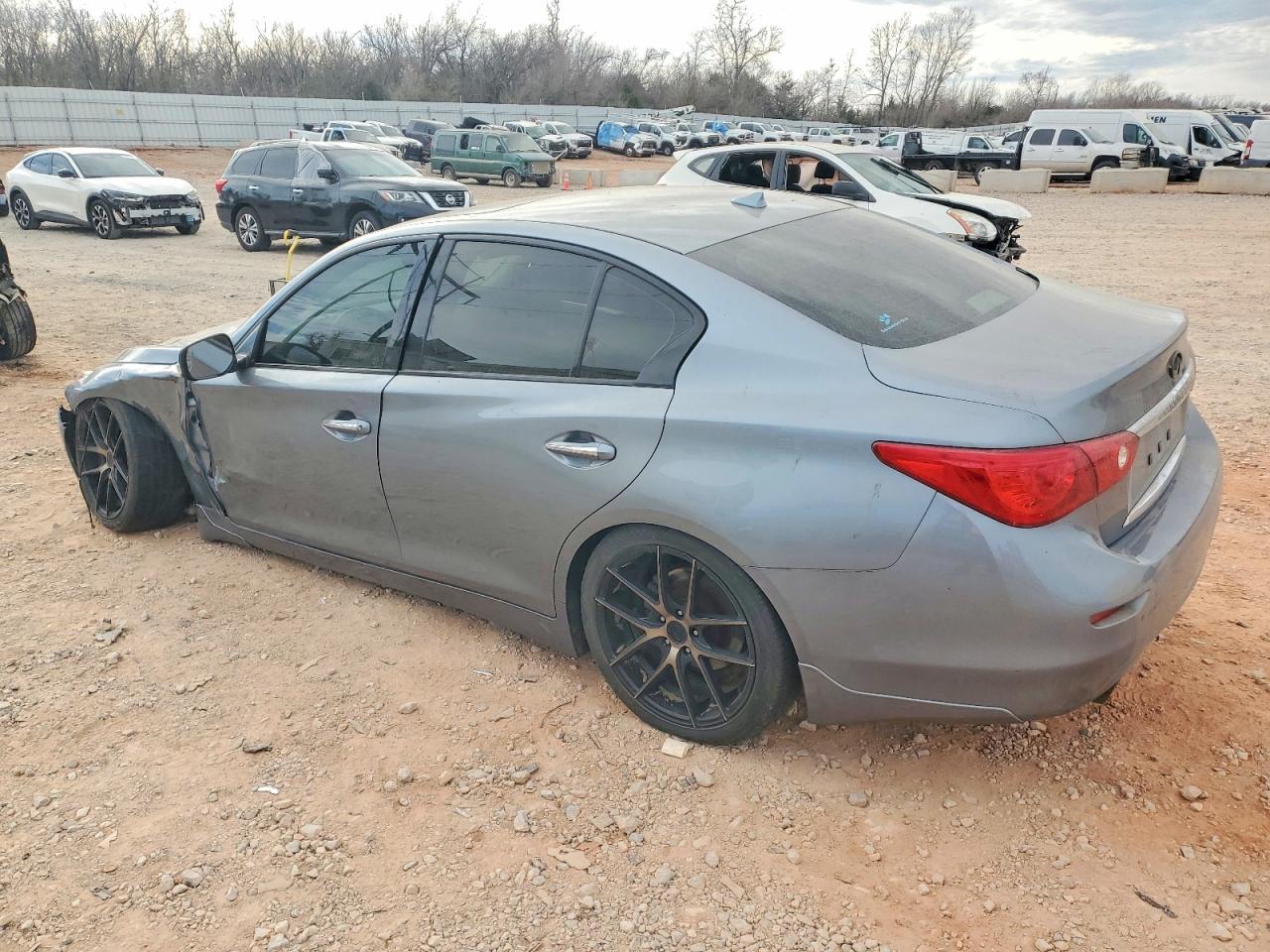 2015 Infiniti Q50 Premium Серебряный vin: JN1BV7APXFM331090