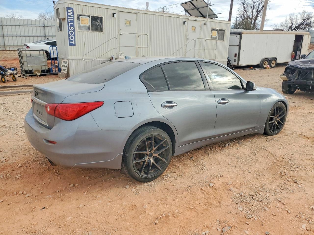 2015 Infiniti Q50 Premium Серебряный vin: JN1BV7APXFM331090