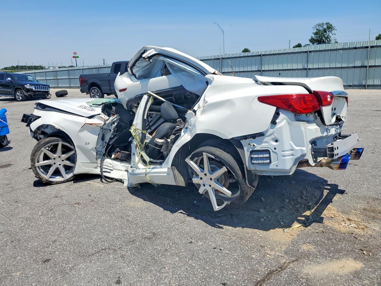 2015 Infiniti Q50 Base White vin: JN1BV7APXFM334989
