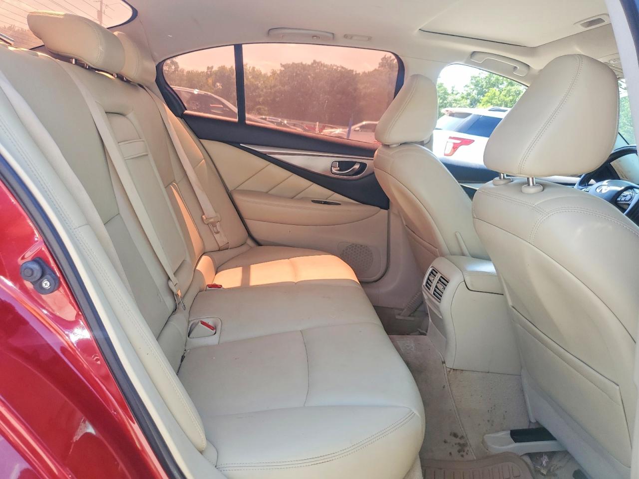 2015 Infiniti Q50 Premium Red vin: JN1BV7APXFM335141