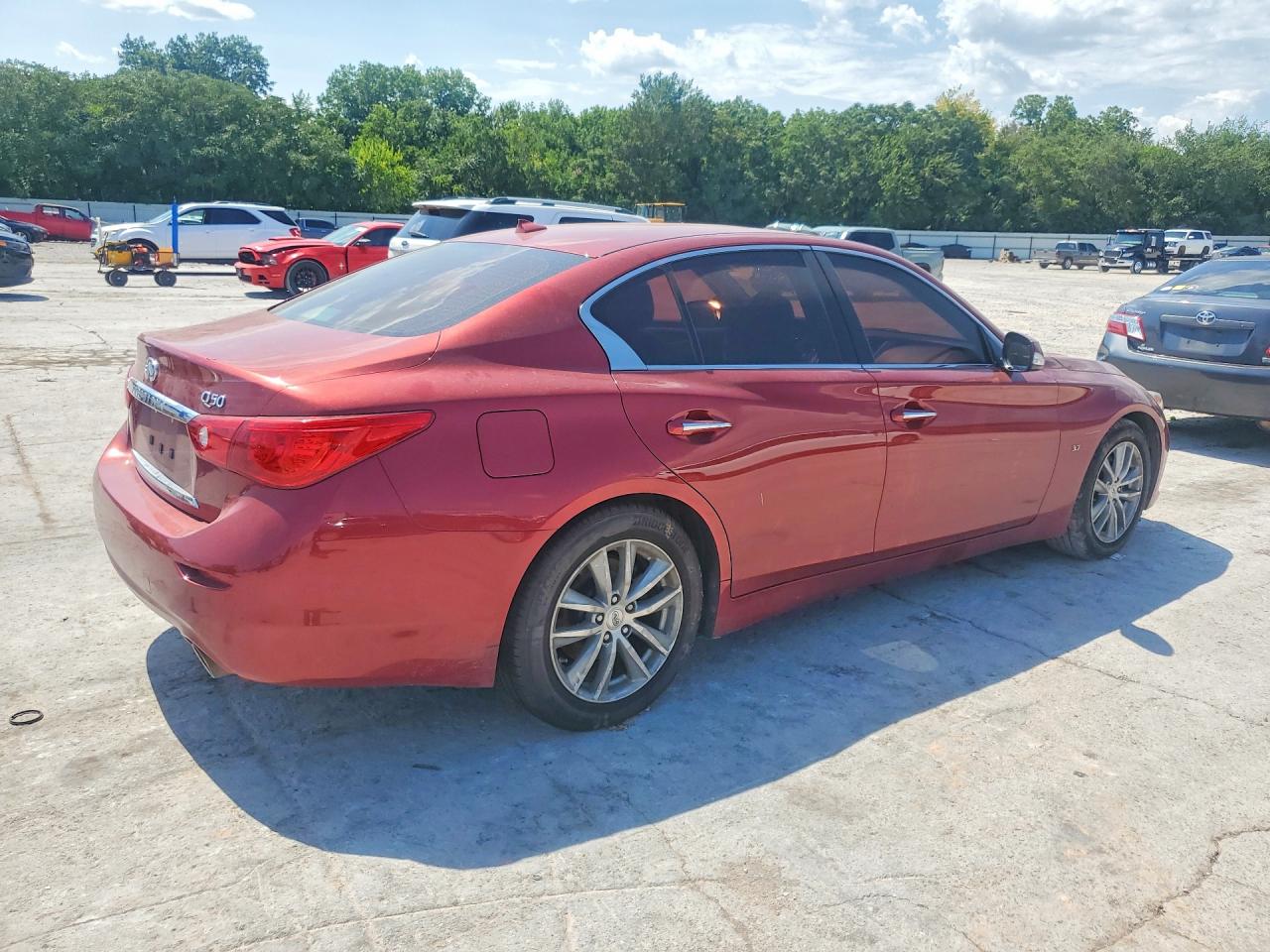 2015 Infiniti Q50 Premium Red vin: JN1BV7APXFM335141