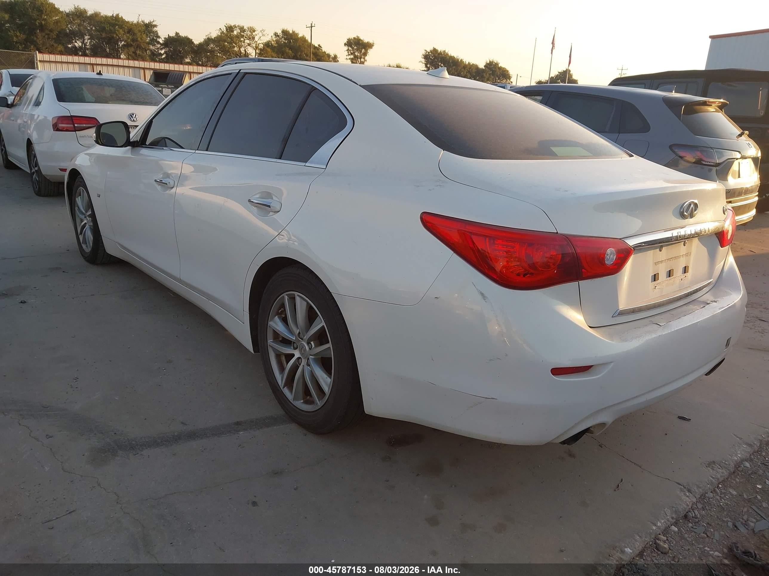 2015 Infiniti Q50 Premium White vin: JN1BV7APXFM339089
