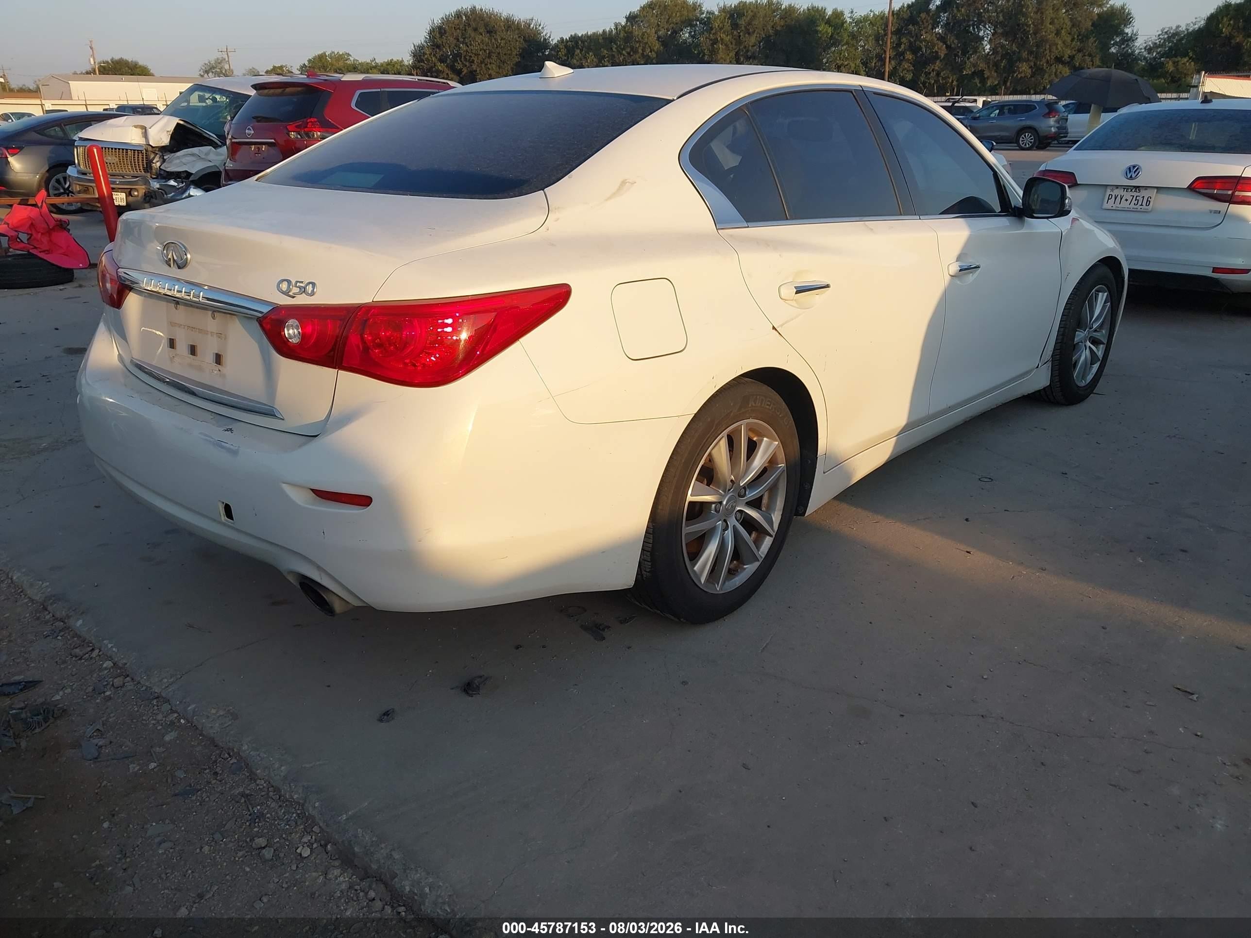 2015 Infiniti Q50 Premium White vin: JN1BV7APXFM339089