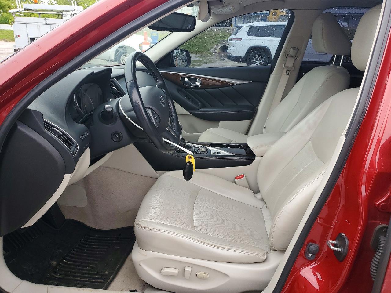 2015 Infiniti Q50 Красный vin: JN1BV7APXFM341831