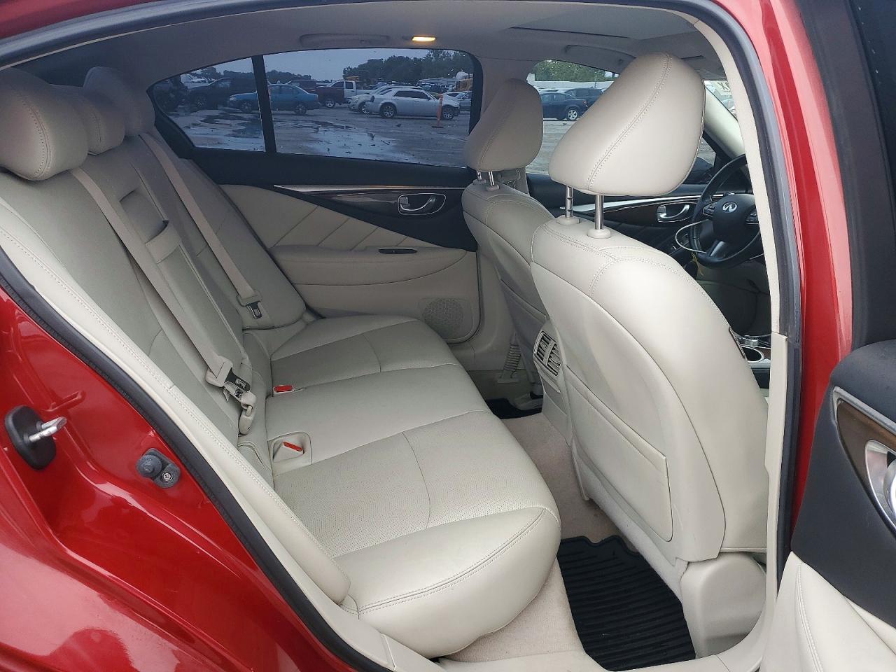2015 Infiniti Q50 Красный vin: JN1BV7APXFM341831