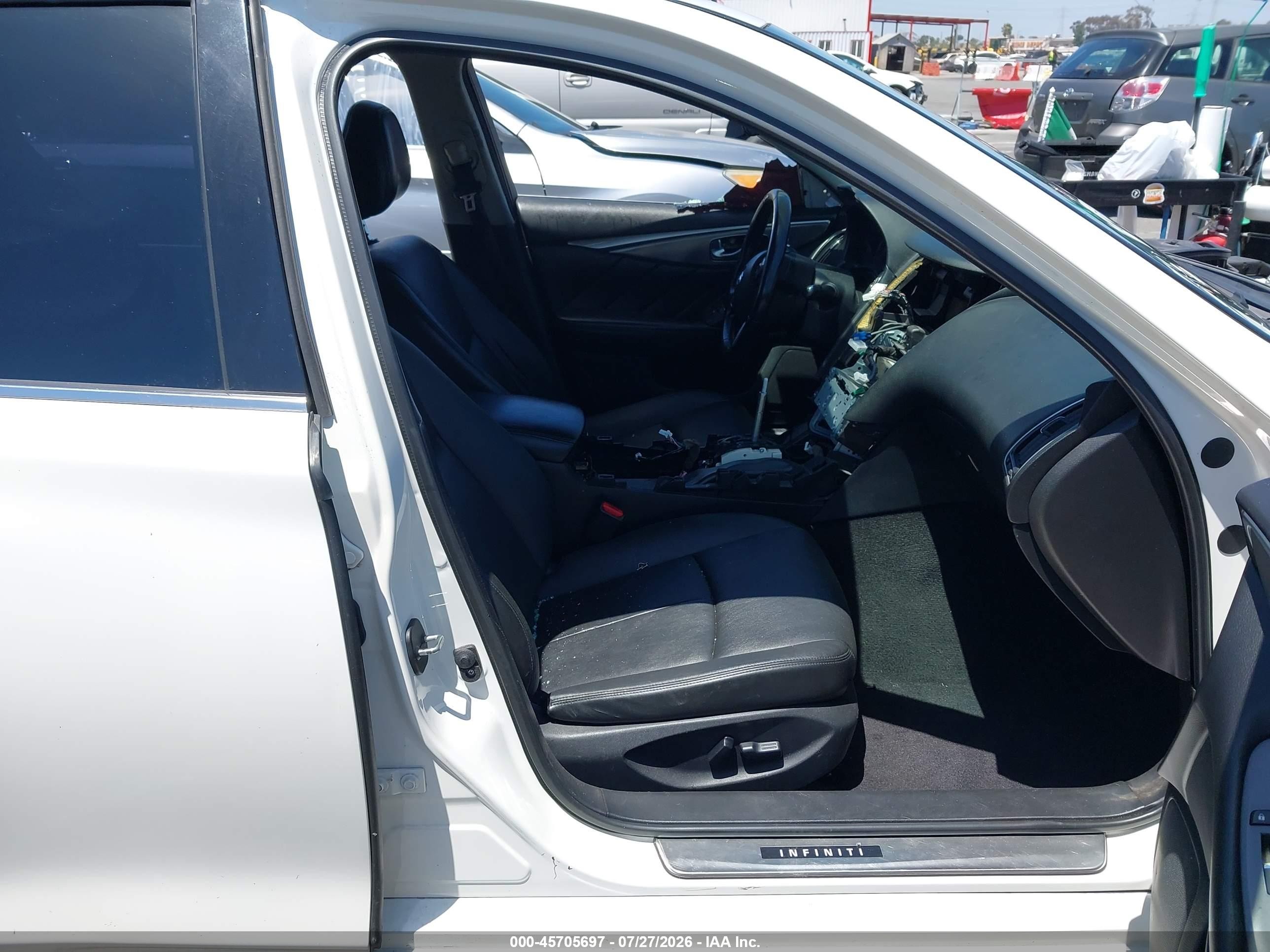 2015 Infiniti Q50   White vin: JN1BV7APXFM350478