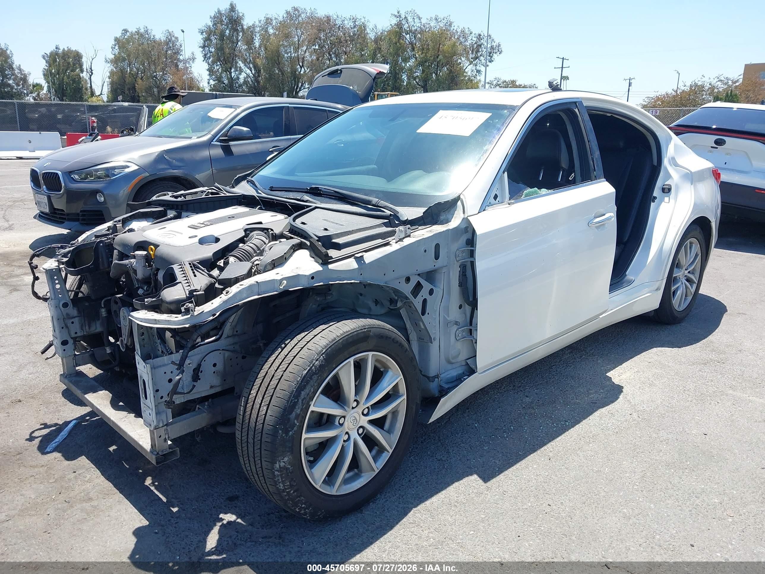 2015 Infiniti Q50   White vin: JN1BV7APXFM350478