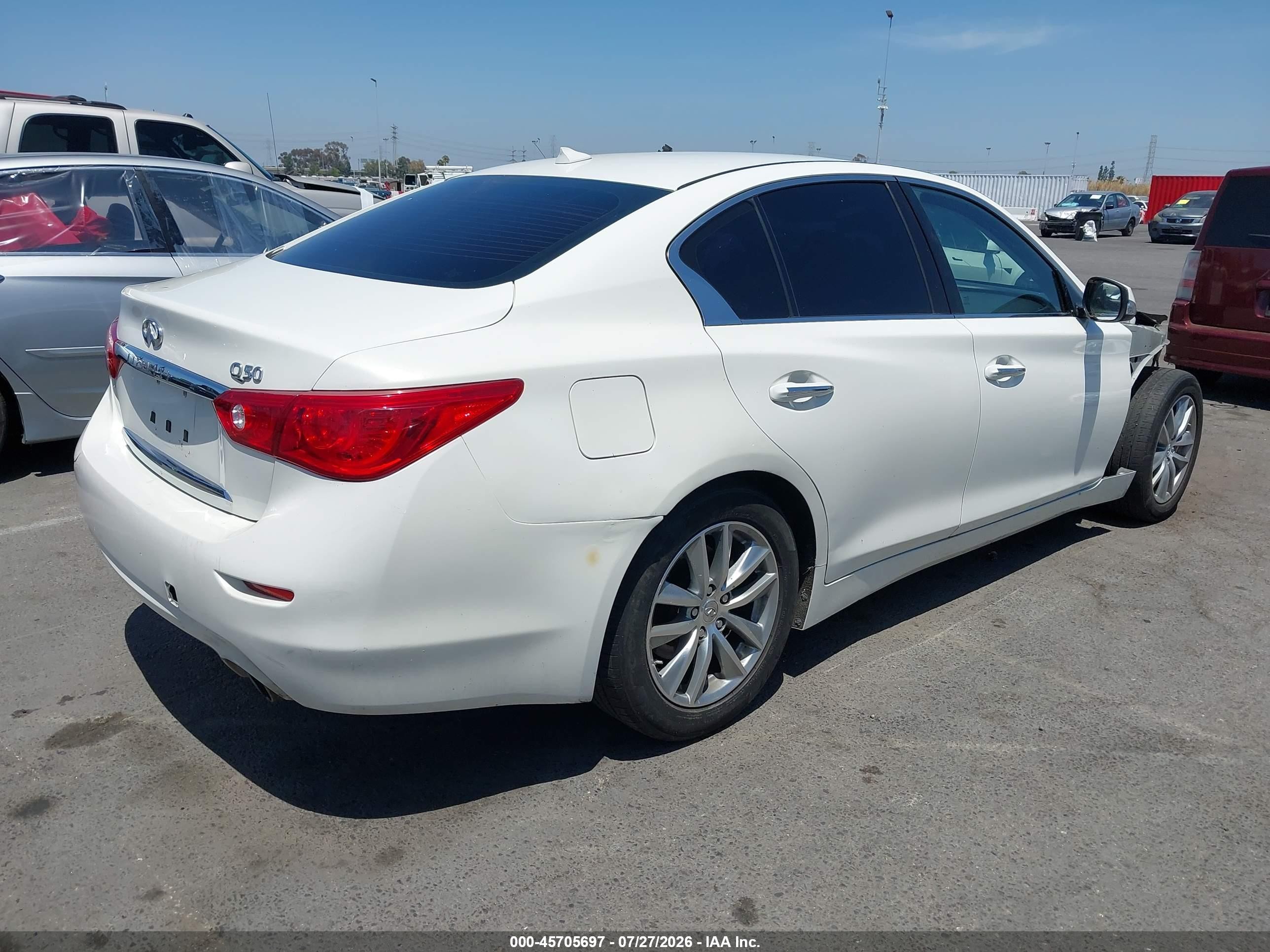 2015 Infiniti Q50   White vin: JN1BV7APXFM350478