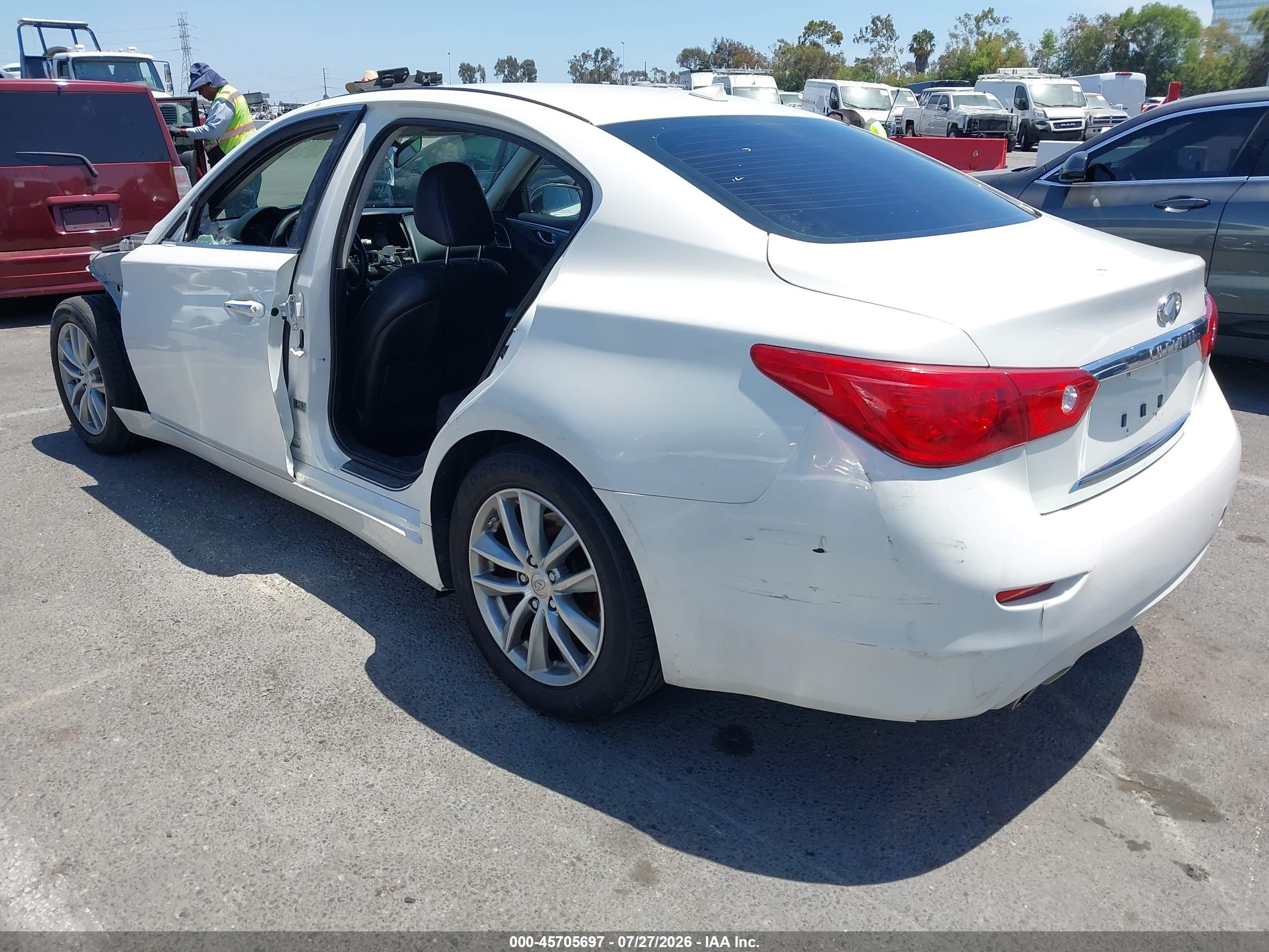 2015 Infiniti Q50   White vin: JN1BV7APXFM350478