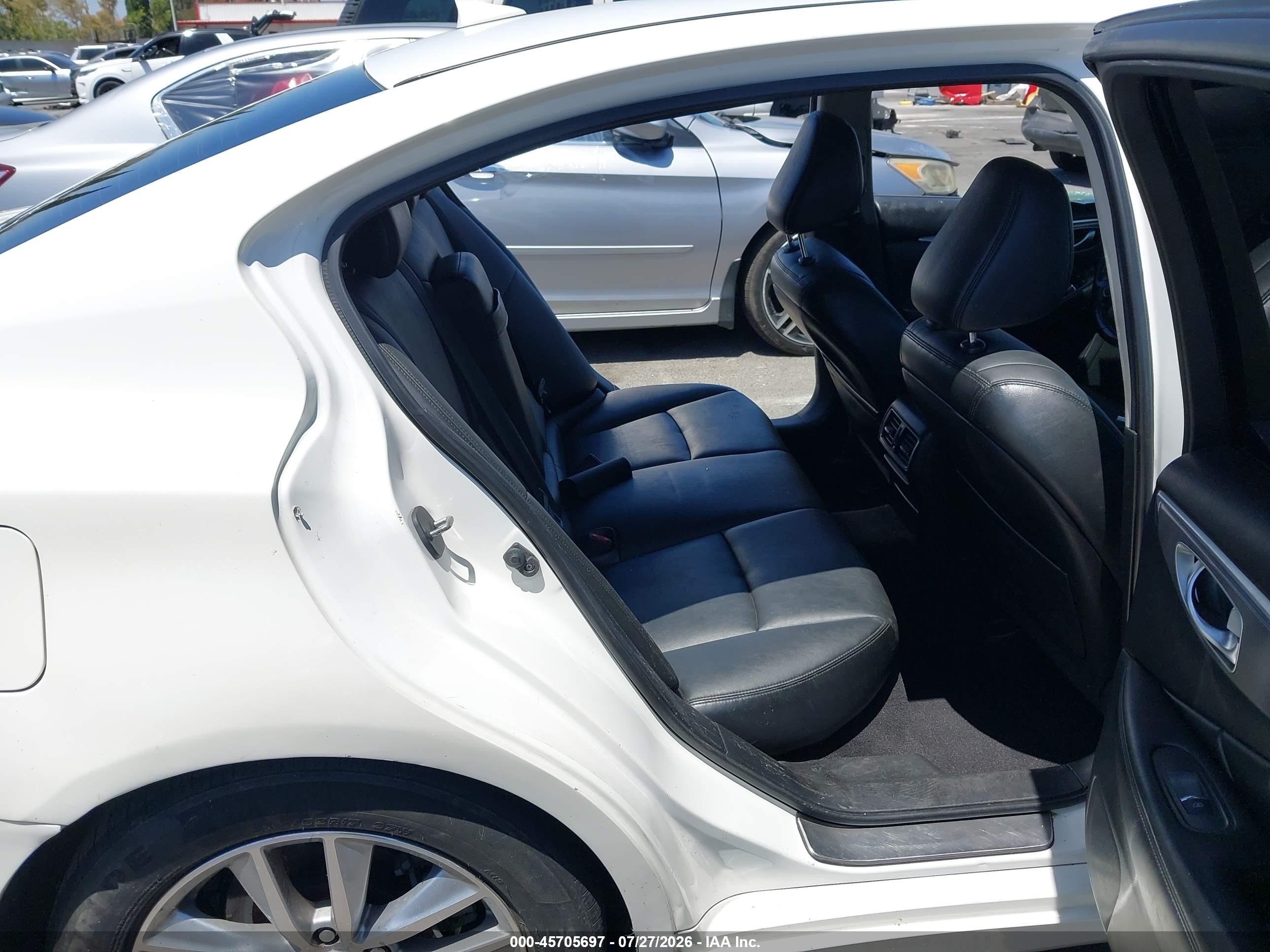 2015 Infiniti Q50   White vin: JN1BV7APXFM350478