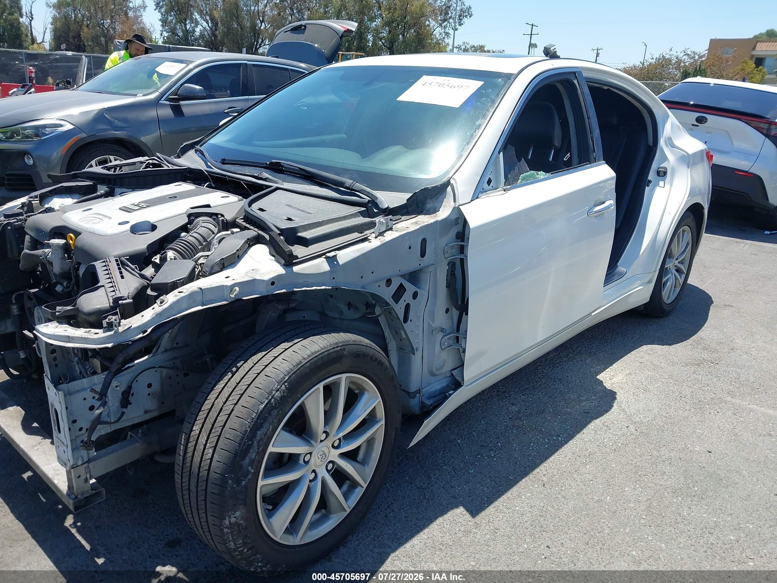 2015 Infiniti Q50   White vin: JN1BV7APXFM350478