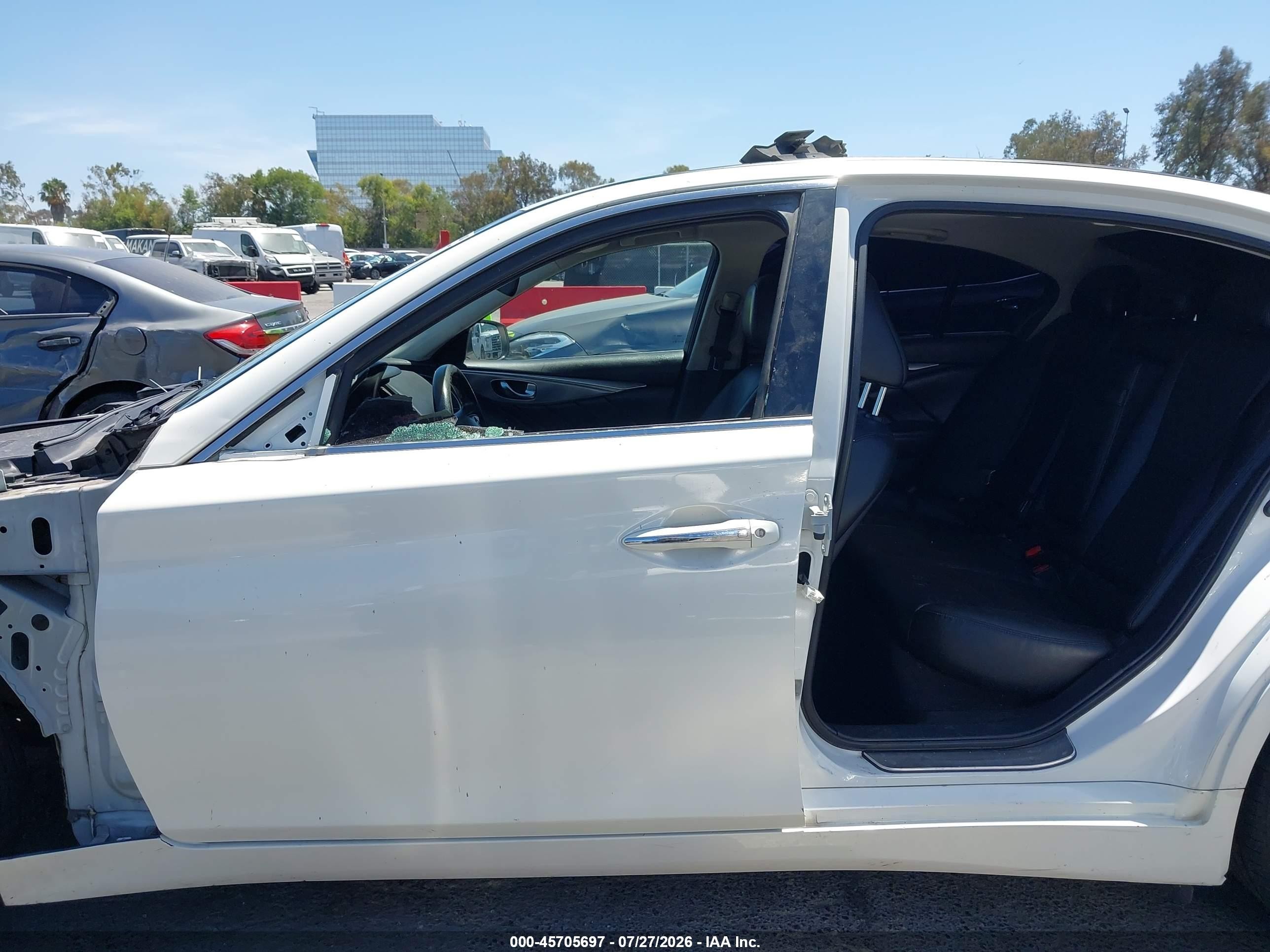 2015 Infiniti Q50   White vin: JN1BV7APXFM350478