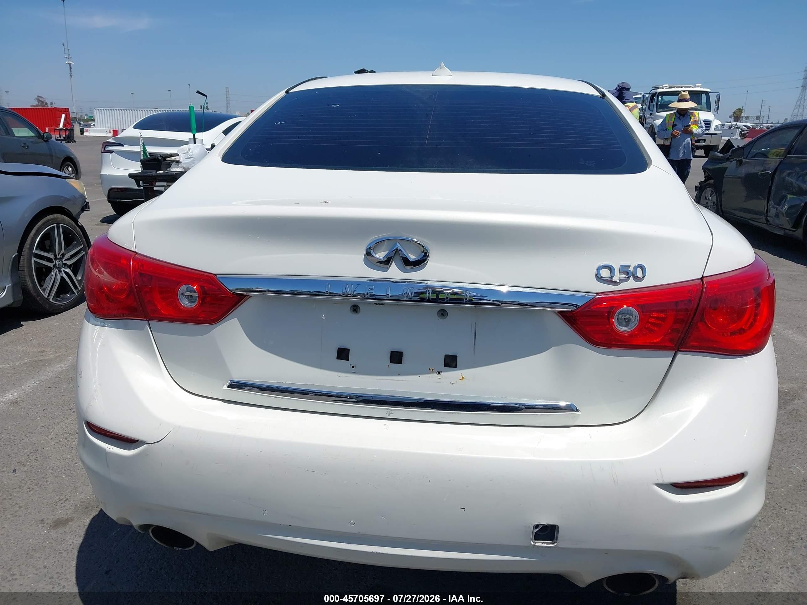 2015 Infiniti Q50   White vin: JN1BV7APXFM350478