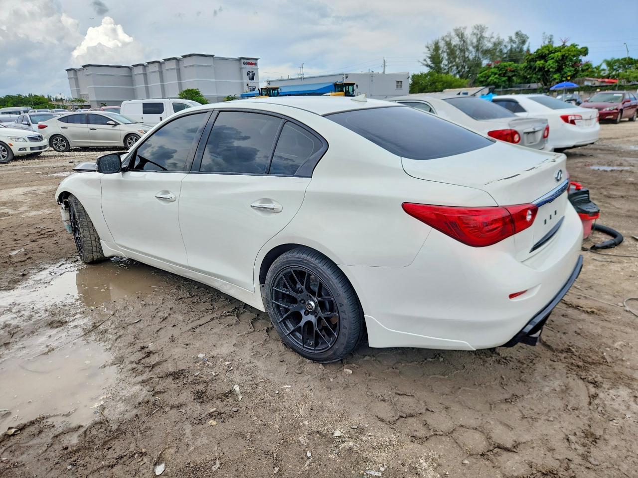 2015 Infiniti Q50 Base White vin: JN1BV7APXFM358581