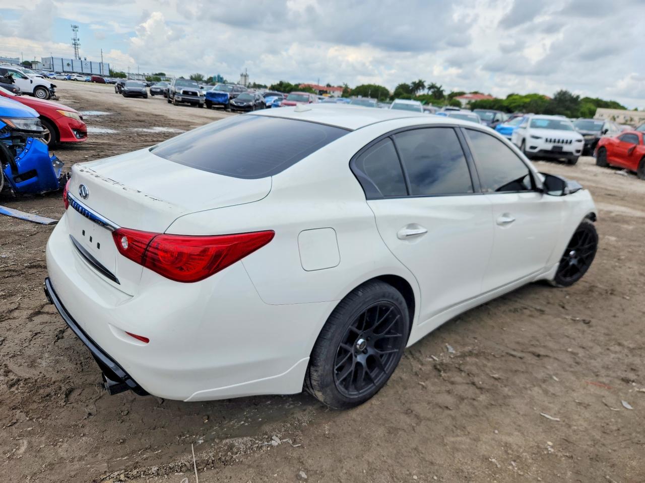 2015 Infiniti Q50 Base White vin: JN1BV7APXFM358581