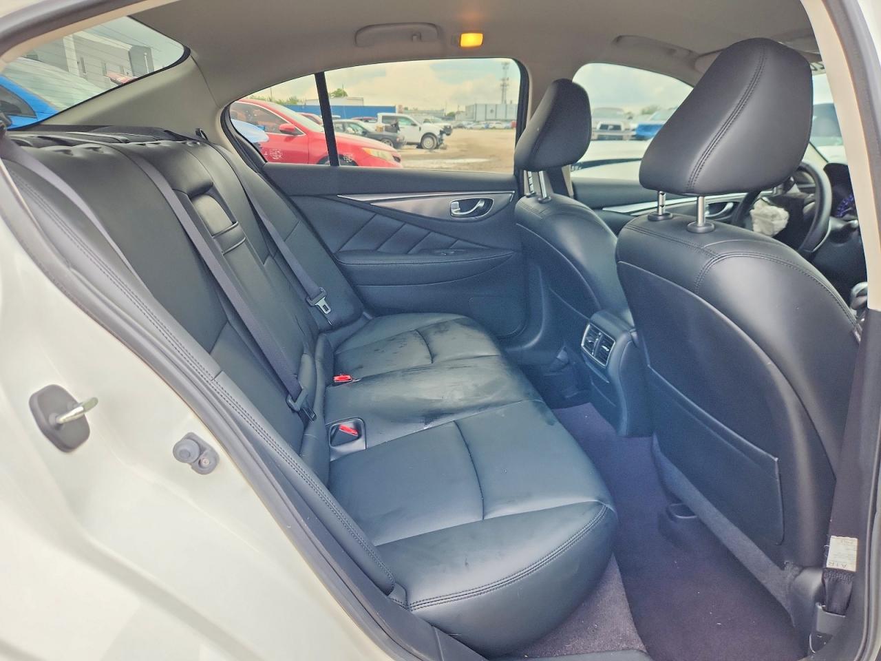 2015 Infiniti Q50 Base White vin: JN1BV7APXFM358581