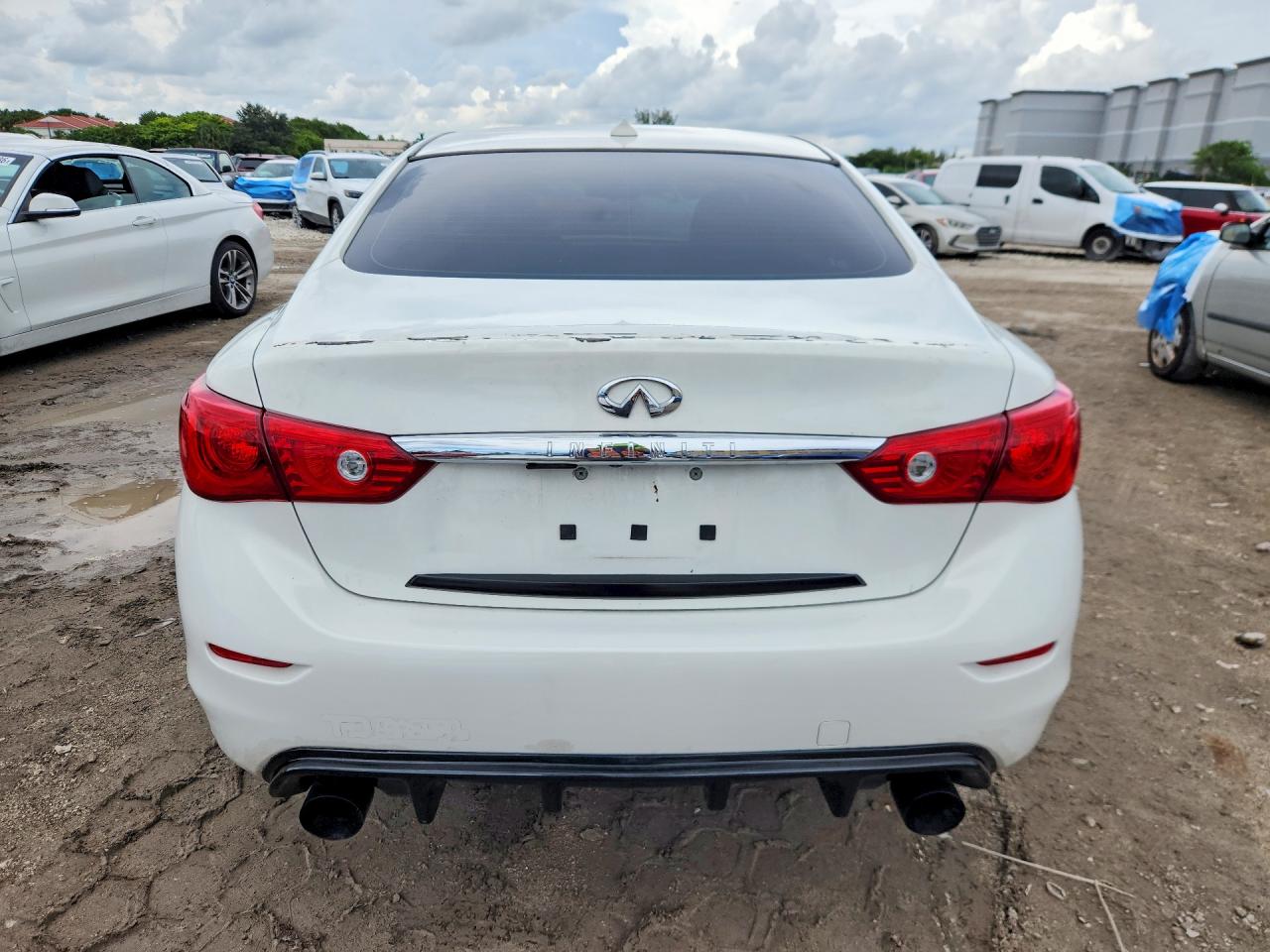 2015 Infiniti Q50 Base White vin: JN1BV7APXFM358581