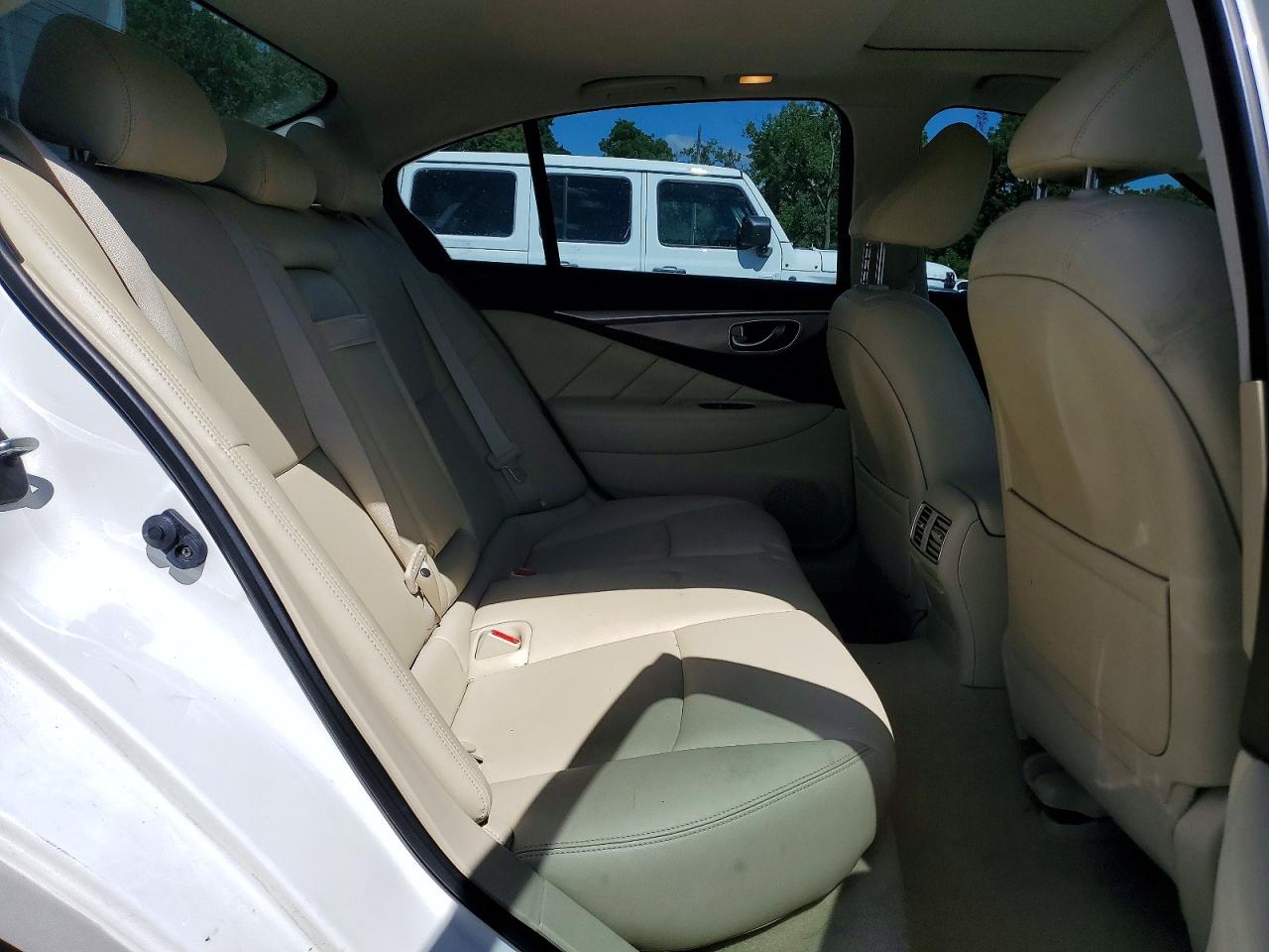 2014 Infiniti Q50 Premium Белый vin: JN1BV7AR0EM696765