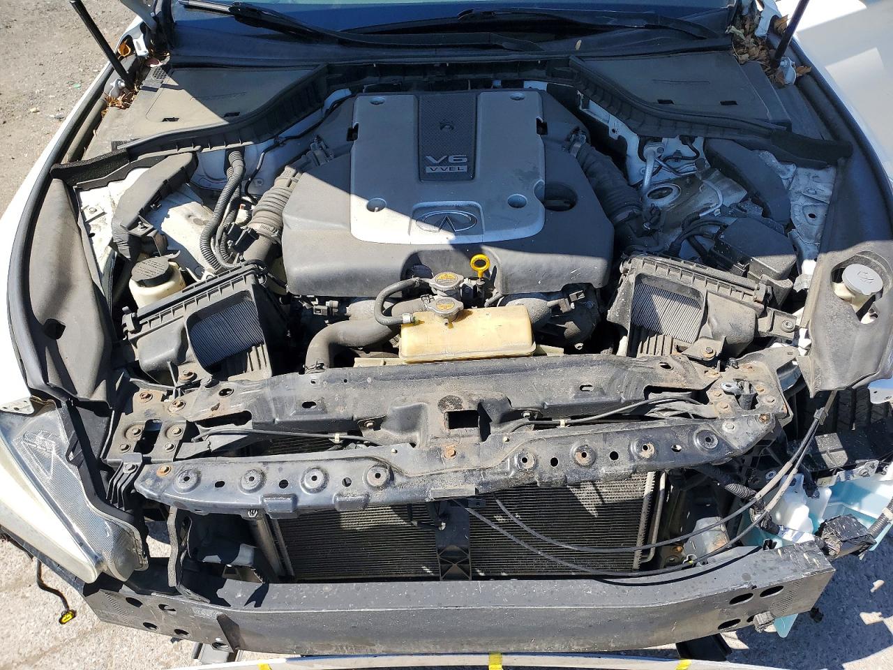 2014 Infiniti Q50 Premium Белый vin: JN1BV7AR0EM696765